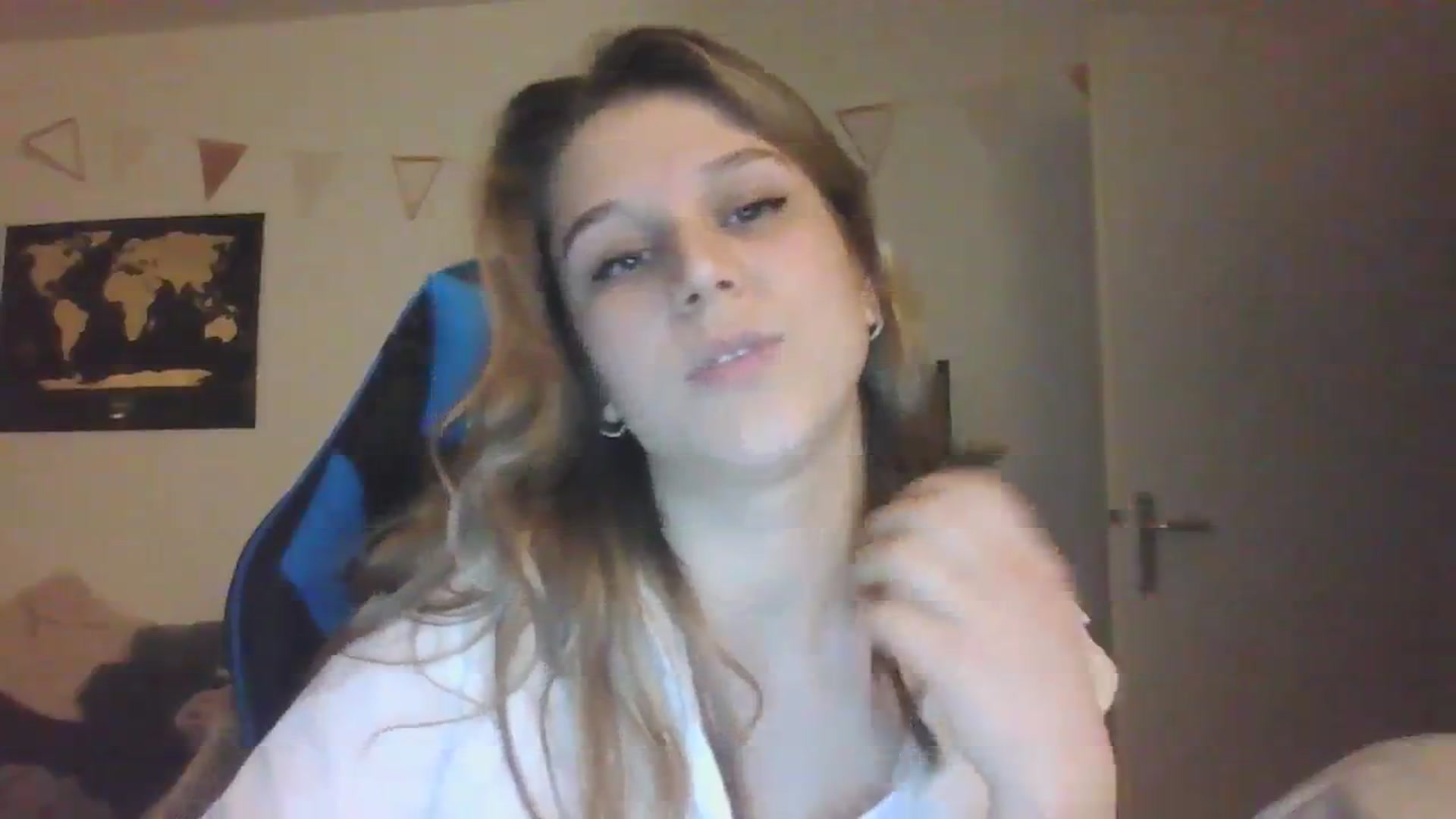 Gallery image thumbnail from Hot_kitty19's myfreecams stream on, 01/29/2024, 18:00 image 18 of 20