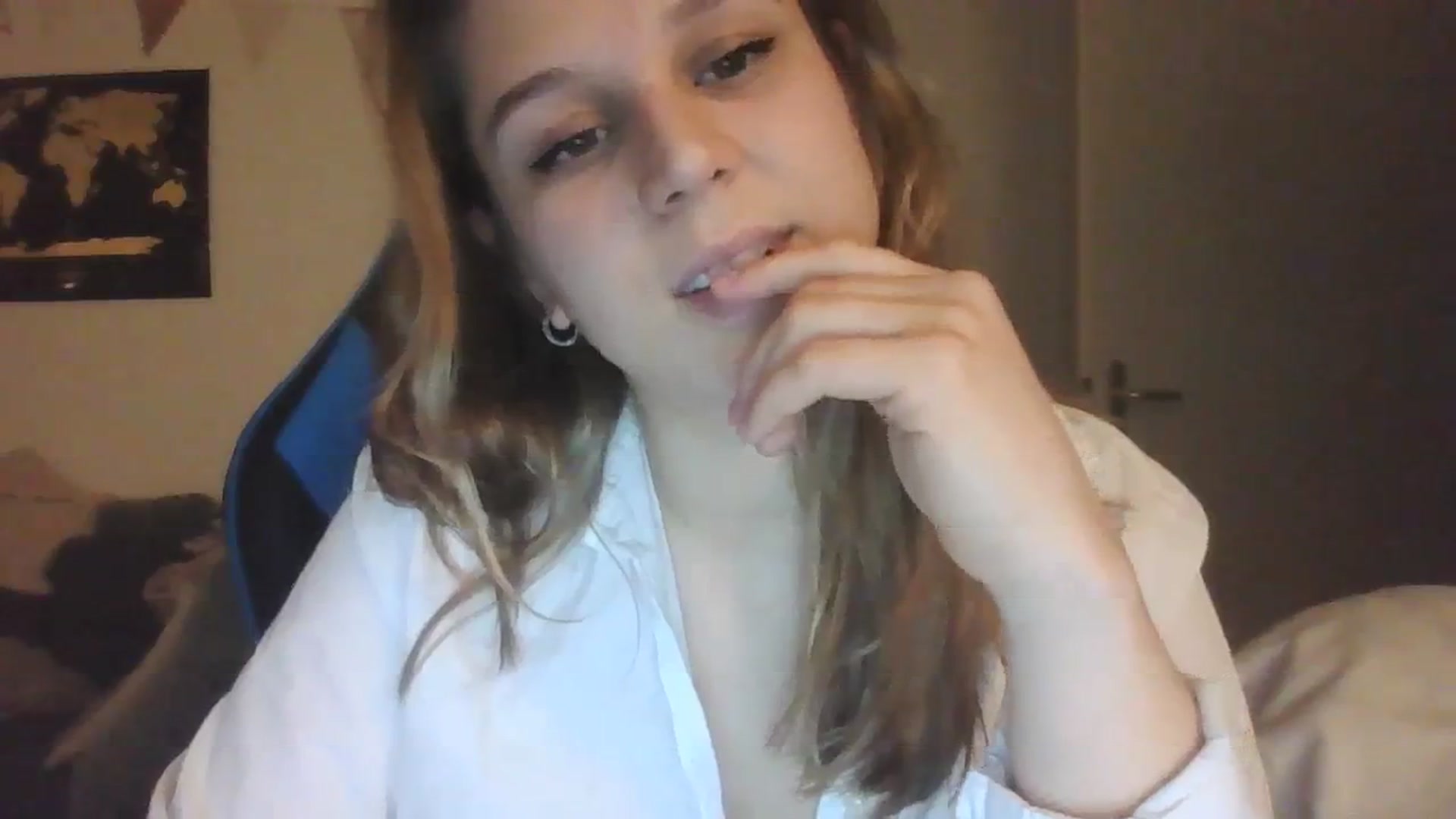Gallery image thumbnail from Hot_kitty19's myfreecams stream on, 01/29/2024, 18:00 image 2 of 20