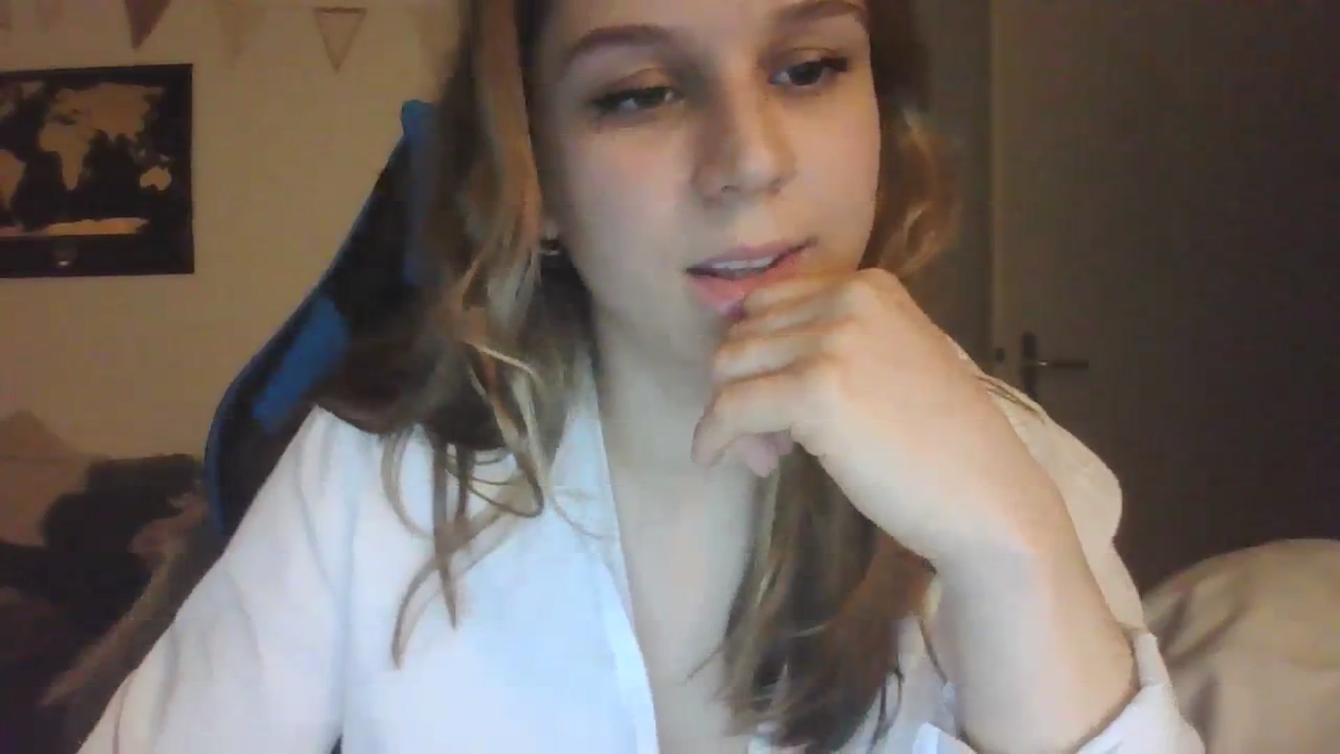 Gallery image thumbnail from Hot_kitty19's myfreecams stream on, 01/29/2024, 18:00 image 3 of 20