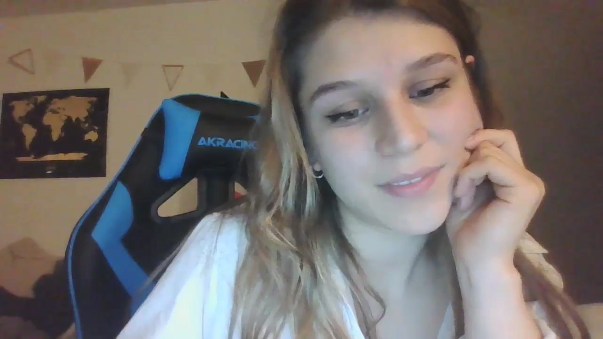 Gallery image thumbnail from Hot_kitty19's myfreecams stream on, 01/29/2024, 18:00 image 17 of 20