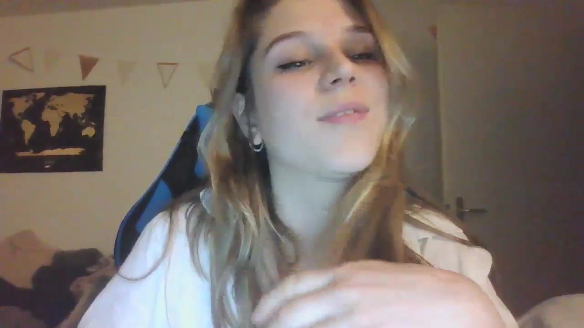 Gallery image thumbnail from Hot_kitty19's myfreecams stream on, 01/29/2024, 18:00 image 19 of 20