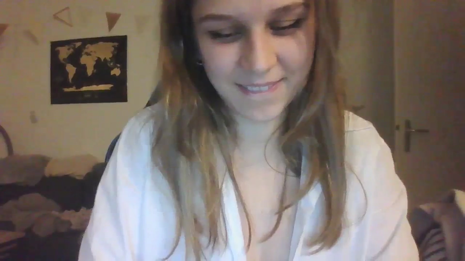 Gallery image thumbnail from Hot_kitty19's myfreecams stream on, 02/06/2024, 19:21 image 19 of 20
