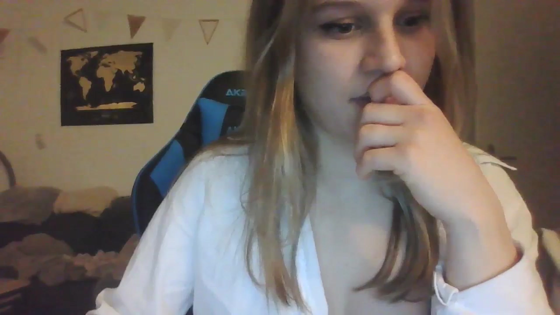 Gallery image thumbnail from Hot_kitty19's myfreecams stream on, 02/06/2024, 19:21 image 13 of 20