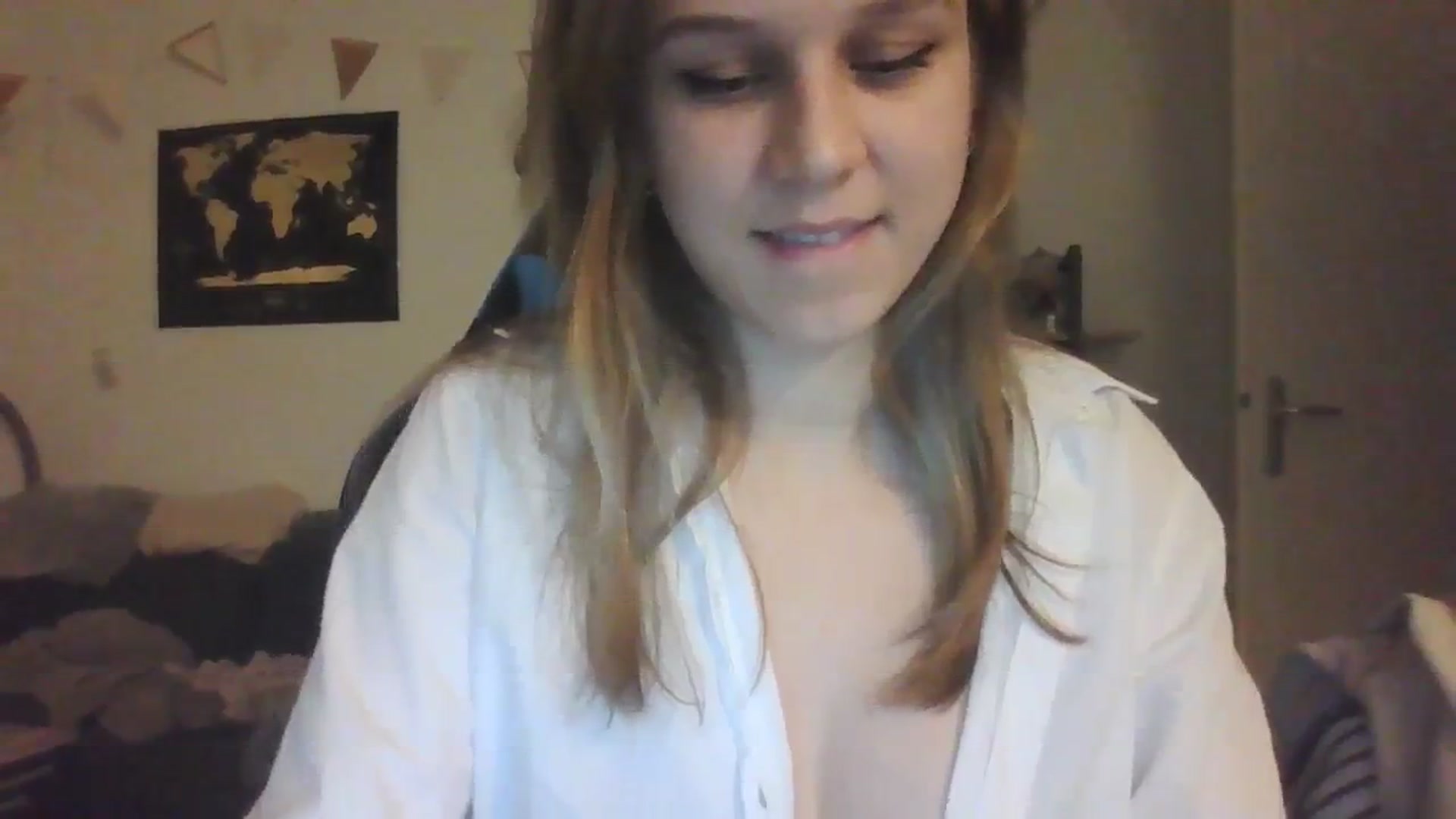 Gallery image thumbnail from Hot_kitty19's myfreecams stream on, 02/06/2024, 19:21 image 10 of 20