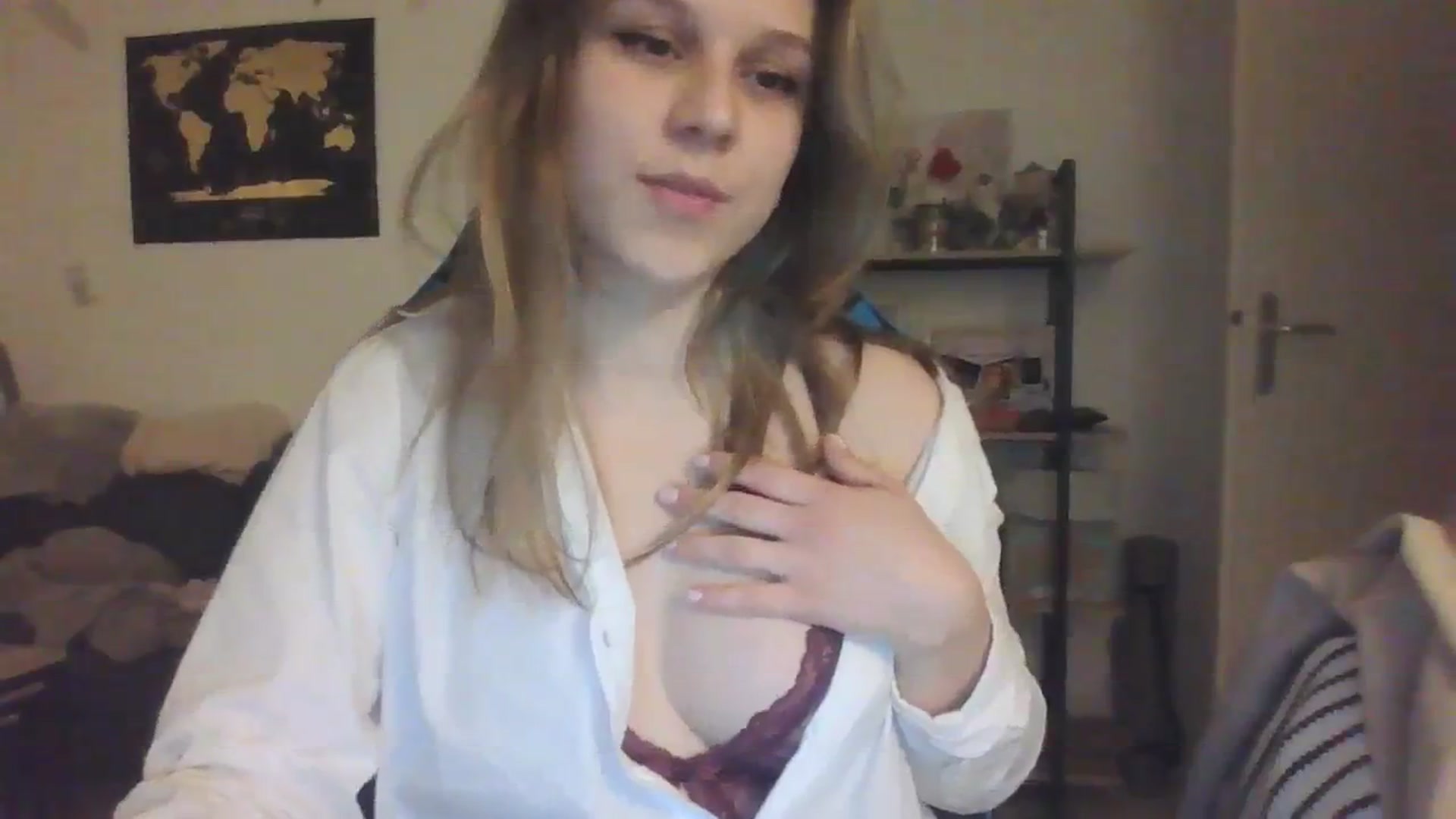 Gallery image thumbnail from Hot_kitty19's myfreecams stream on, 02/06/2024, 19:21 image 2 of 20