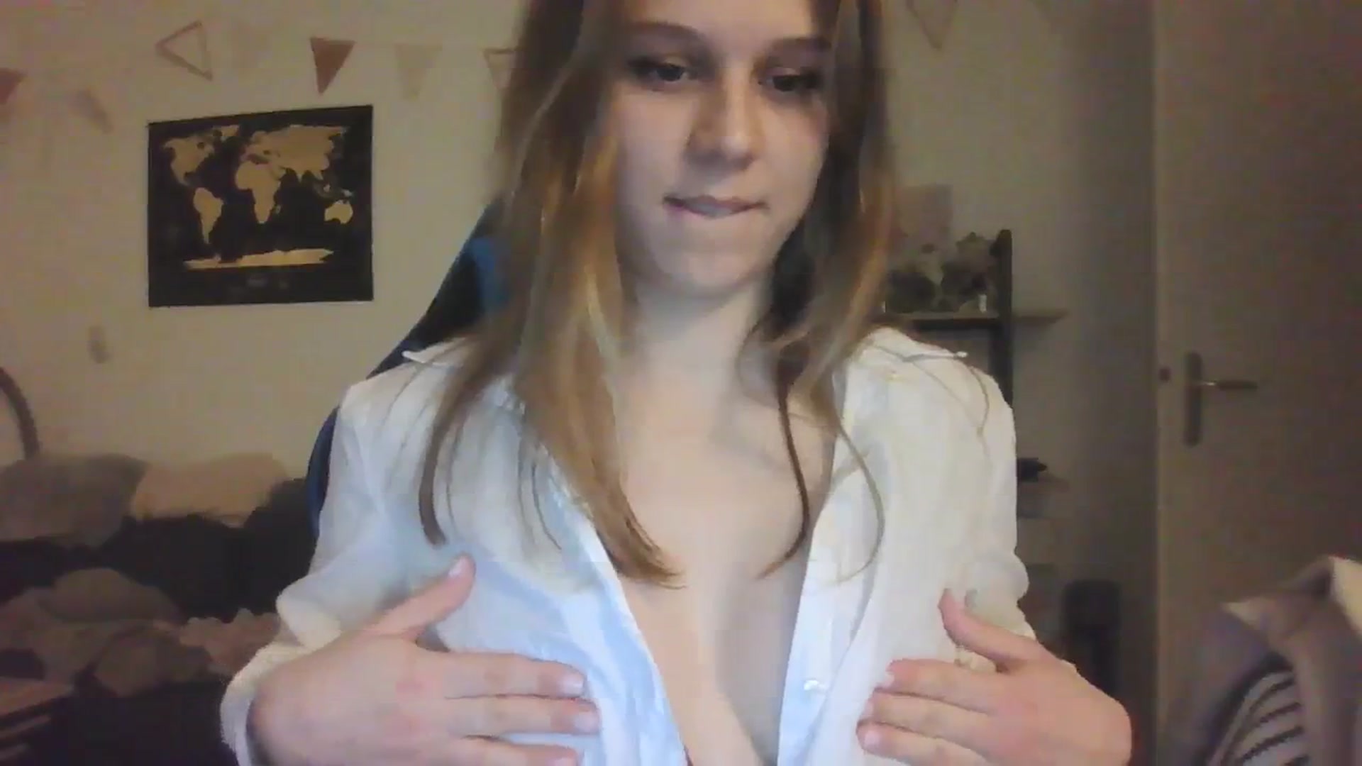 Gallery image thumbnail from Hot_kitty19's myfreecams stream on, 02/06/2024, 19:21 image 15 of 20