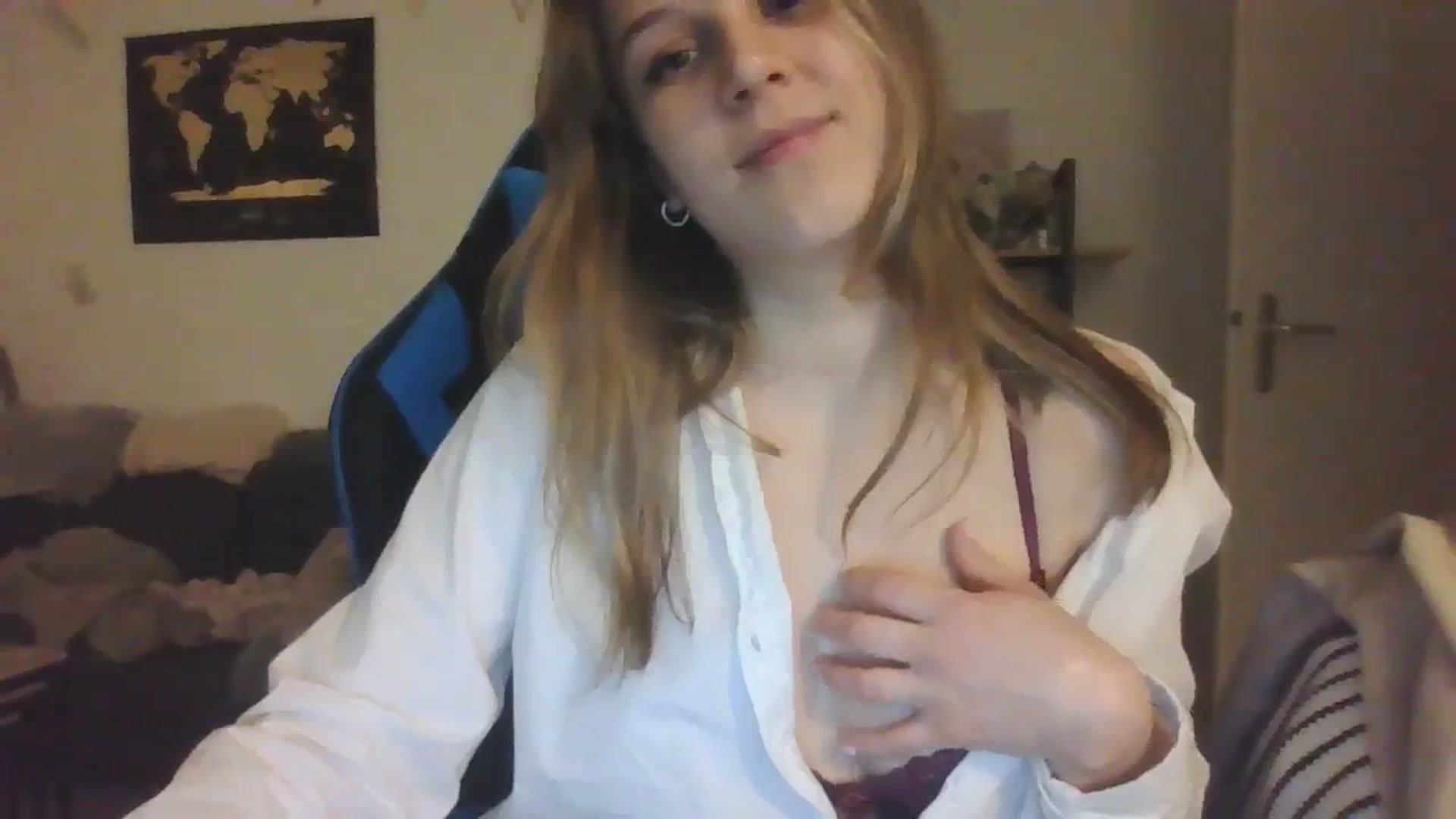 Gallery image thumbnail from Hot_kitty19's myfreecams stream on, 02/06/2024, 19:21 image 3 of 20