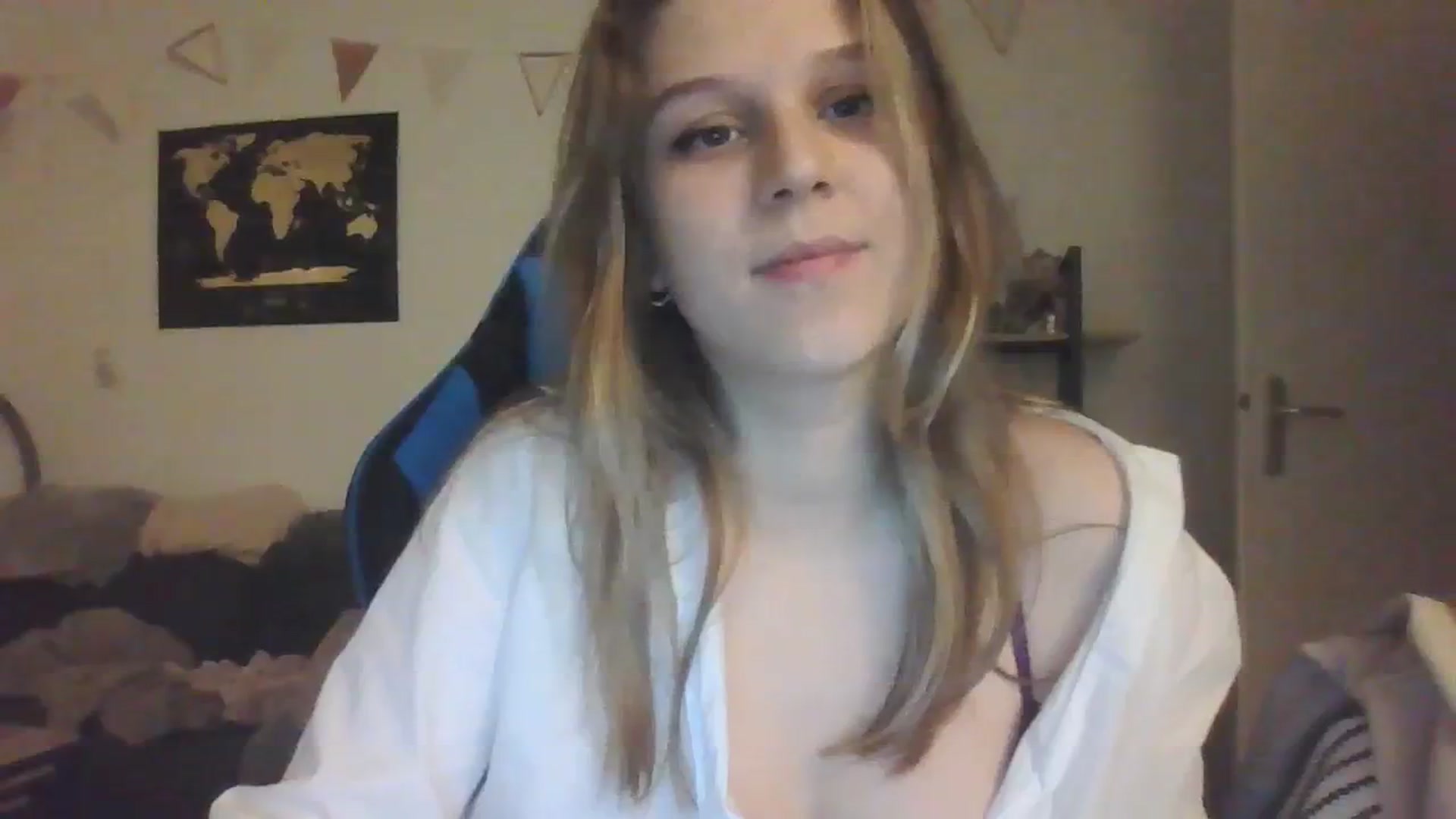 Gallery image thumbnail from Hot_kitty19's myfreecams stream on, 02/06/2024, 19:21 image 12 of 20