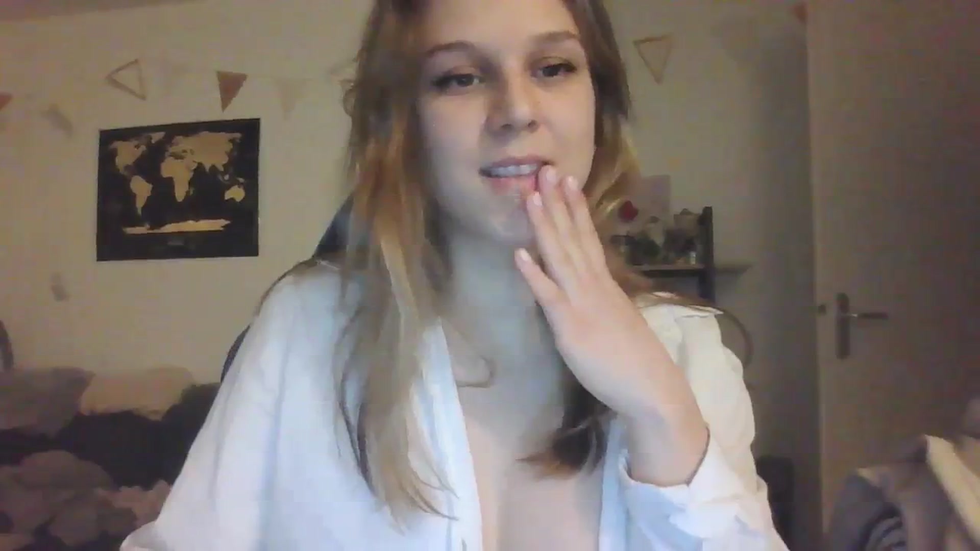 Gallery image thumbnail from Hot_kitty19's myfreecams stream on, 02/06/2024, 19:21 image 4 of 20