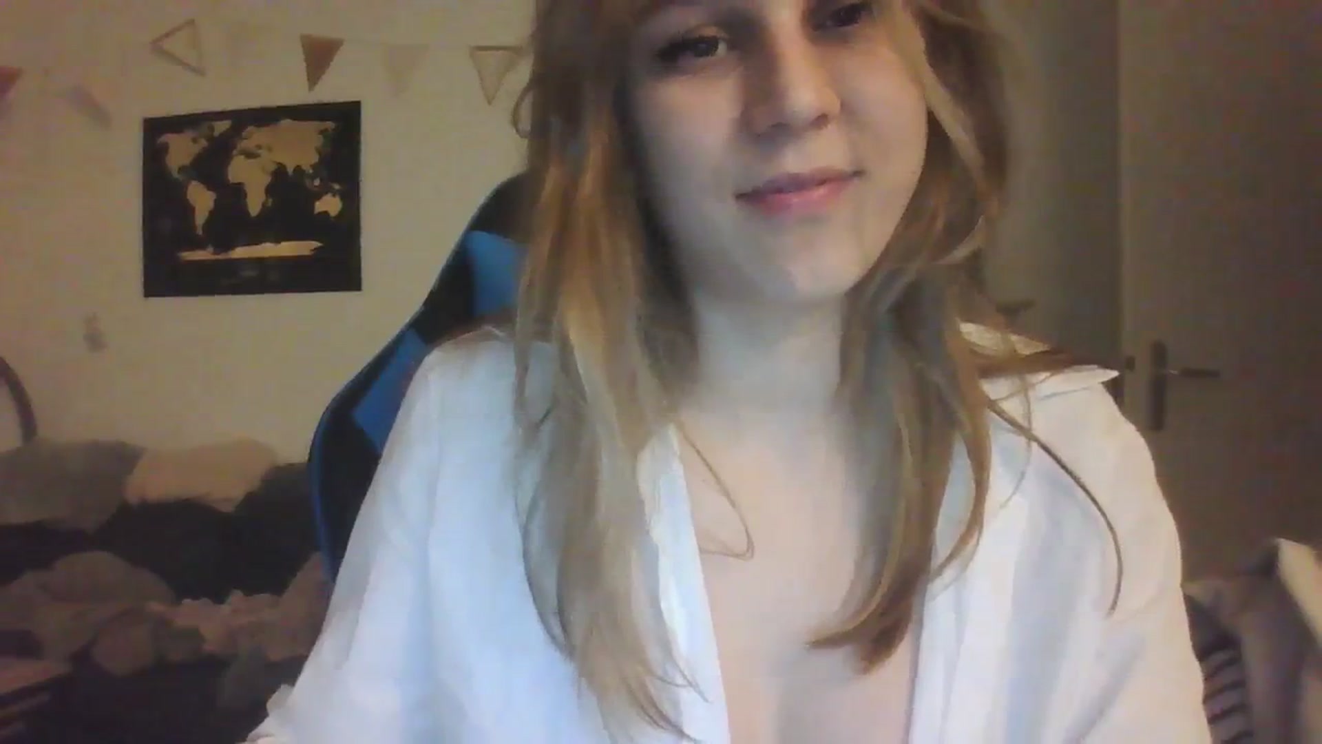 Gallery image thumbnail from Hot_kitty19's myfreecams stream on, 02/06/2024, 19:21 image 5 of 20