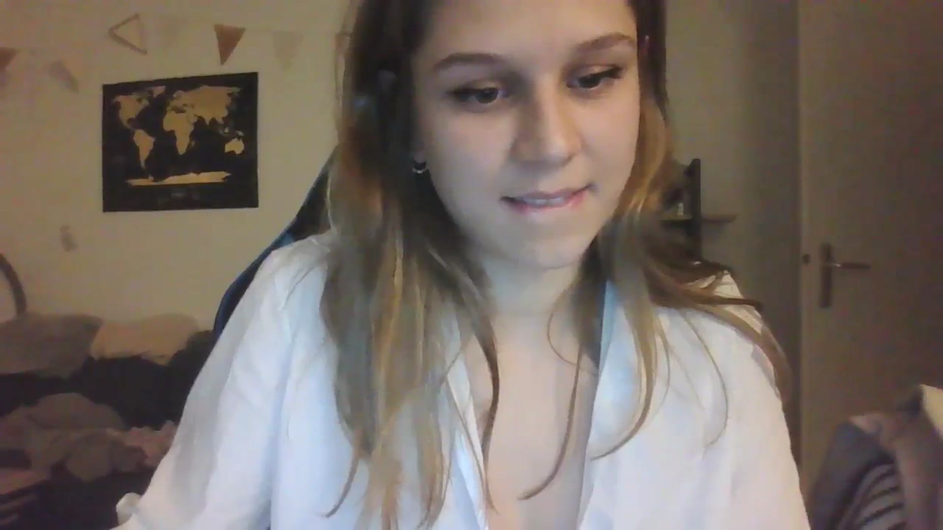 Gallery image thumbnail from Hot_kitty19's myfreecams stream on, 02/06/2024, 19:21 image 17 of 20