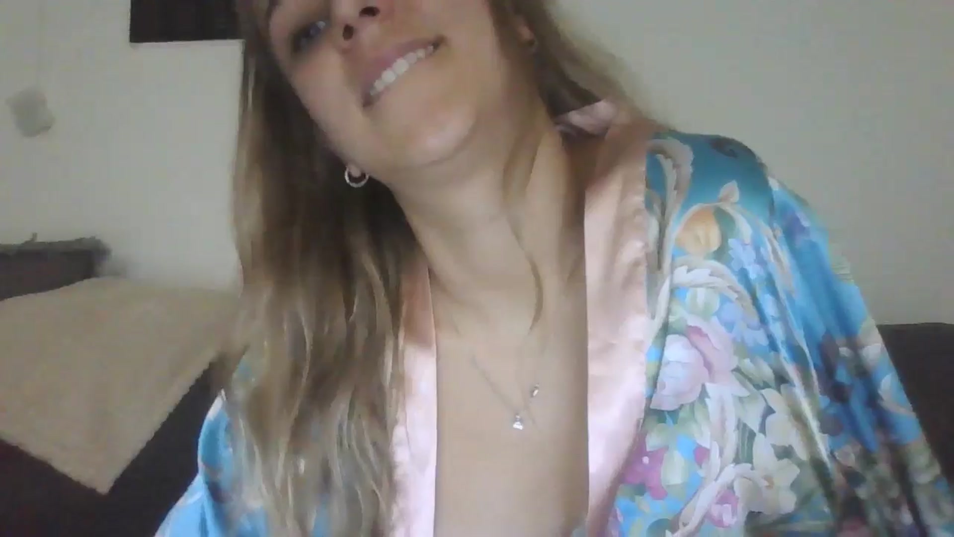 Gallery image thumbnail from Hot_kitty19's myfreecams stream on, 09/07/2025, 18:27 image 14 of 20