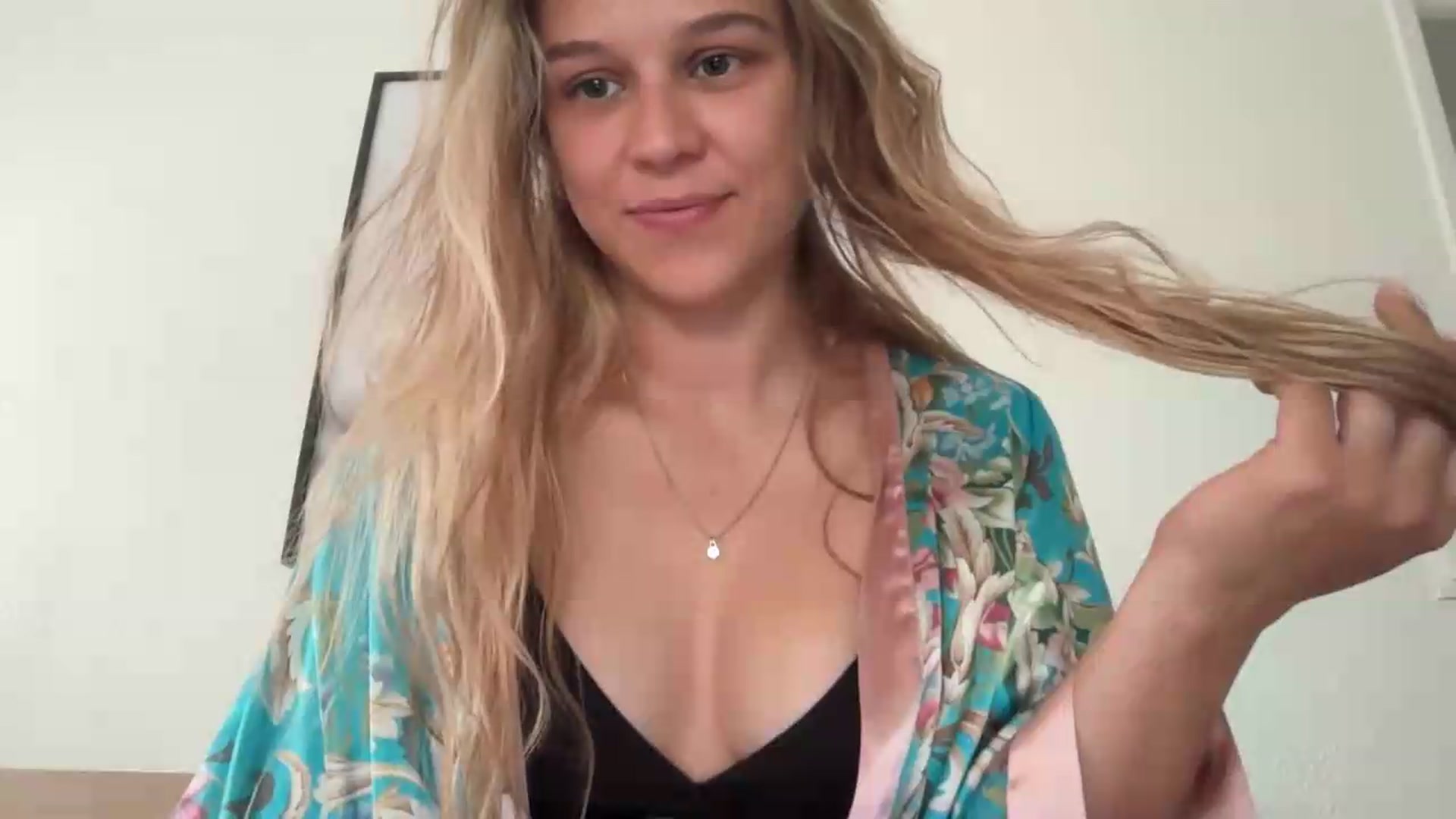 Gallery image thumbnail from Hot_kitty19's myfreecams stream on, 08/16/2026, 17:56 image 8 of 20