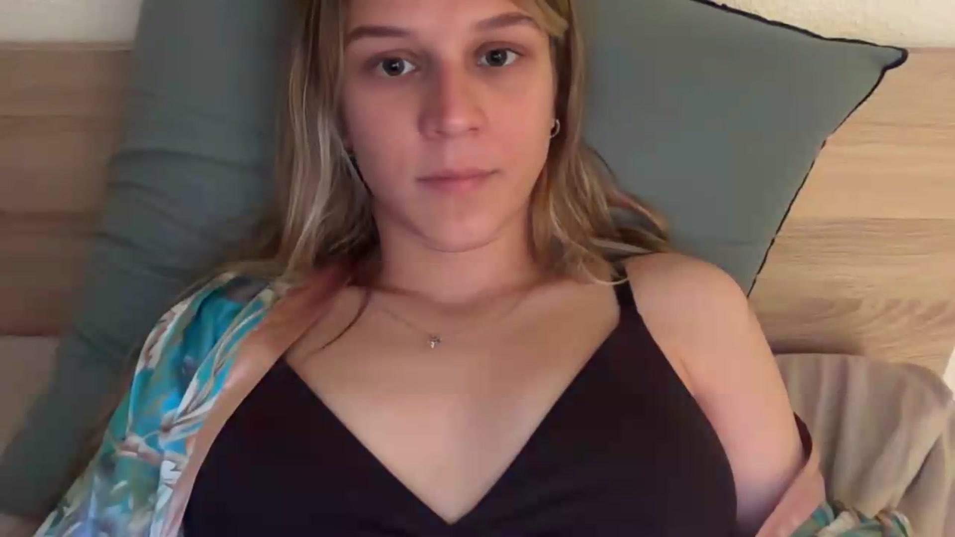 Gallery image thumbnail from Hot_kitty19's myfreecams stream on, 08/26/2026, 18:47 image 16 of 20