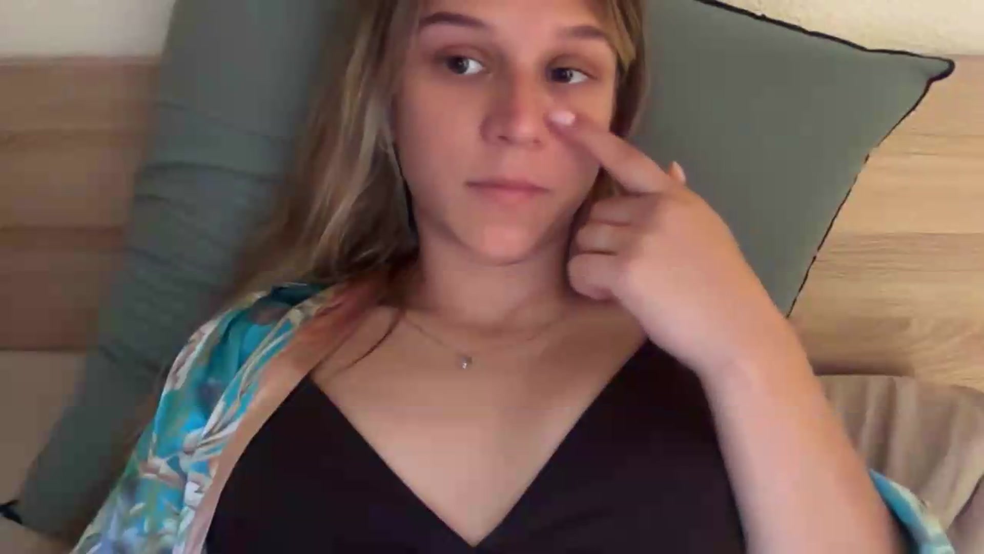 Gallery image thumbnail from Hot_kitty19's myfreecams stream on, 08/26/2026, 18:47 image 17 of 20