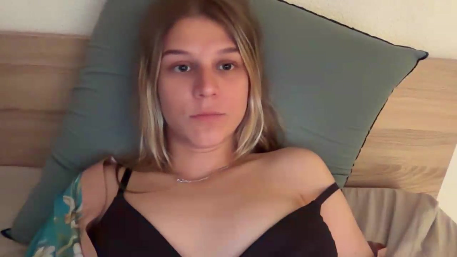 Gallery image thumbnail from Hot_kitty19's myfreecams stream on, 08/26/2026, 18:59 image 19 of 20