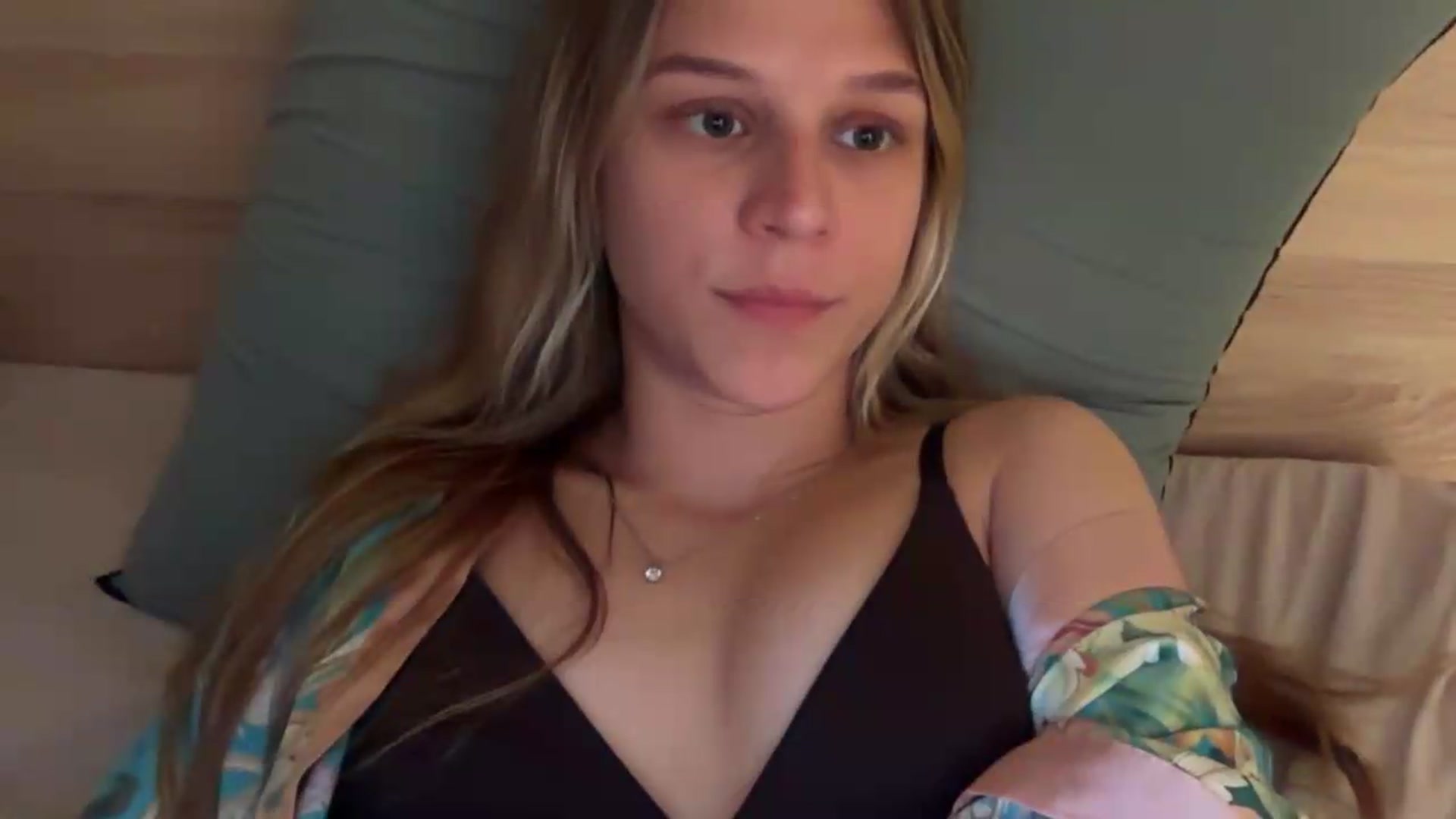 Gallery image thumbnail from Hot_kitty19's myfreecams stream on, 08/26/2026, 18:59 image 2 of 20