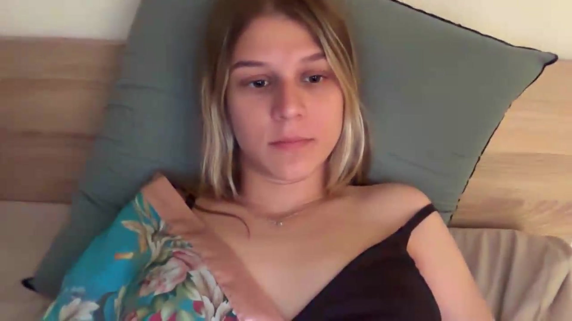 Gallery image thumbnail from Hot_kitty19's myfreecams stream on, 08/26/2026, 18:59 image 13 of 20