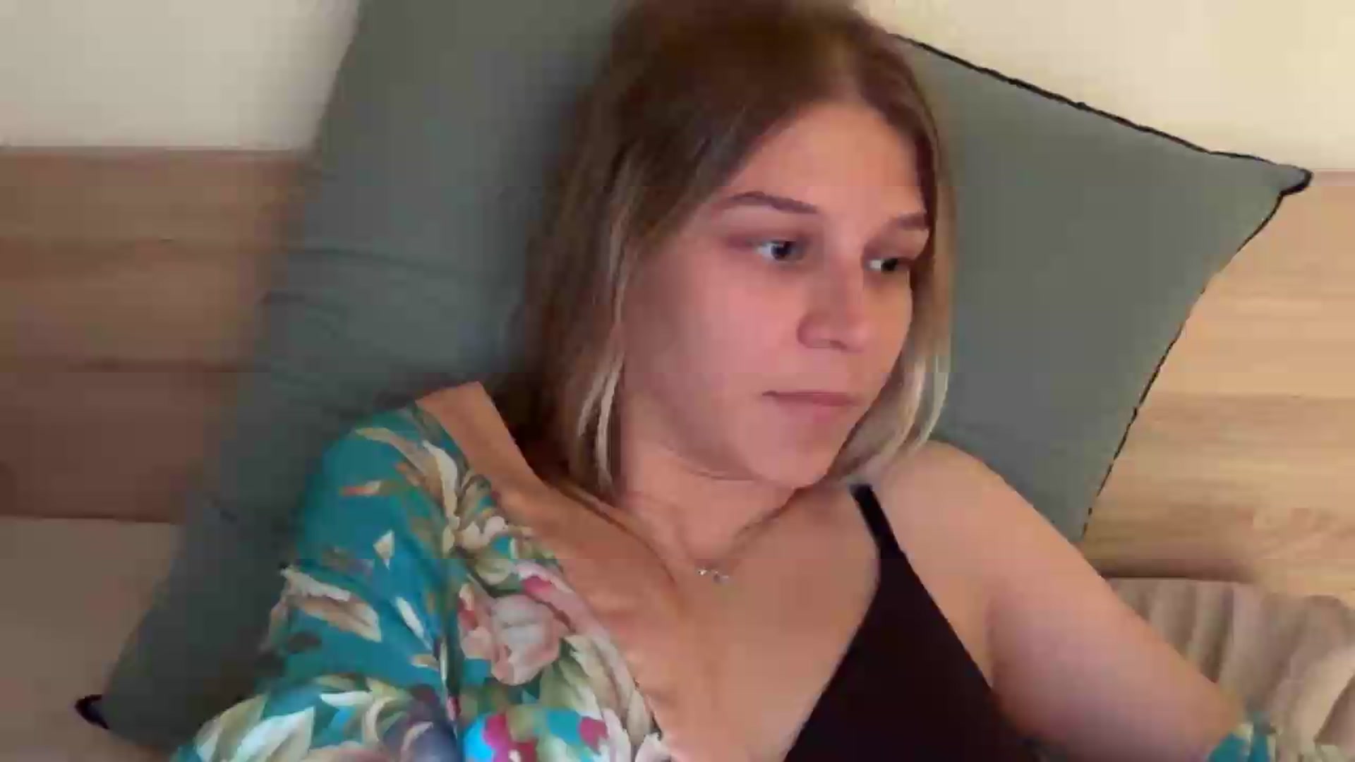 Gallery image thumbnail from Hot_kitty19's myfreecams stream on, 08/26/2026, 18:59 image 12 of 20