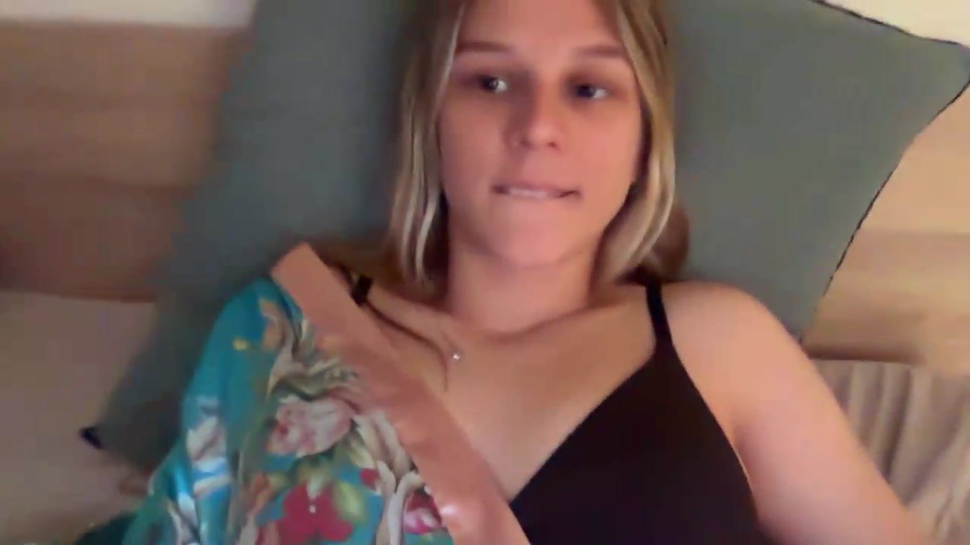 Gallery image thumbnail from Hot_kitty19's myfreecams stream on, 08/26/2026, 18:59 image 11 of 20