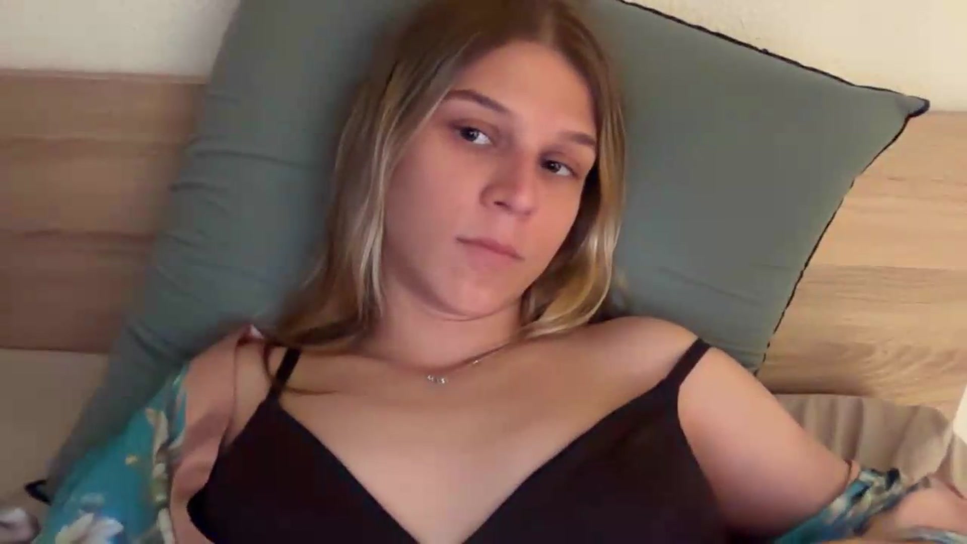 Gallery image thumbnail from Hot_kitty19's myfreecams stream on, 08/26/2026, 18:59 image 18 of 20