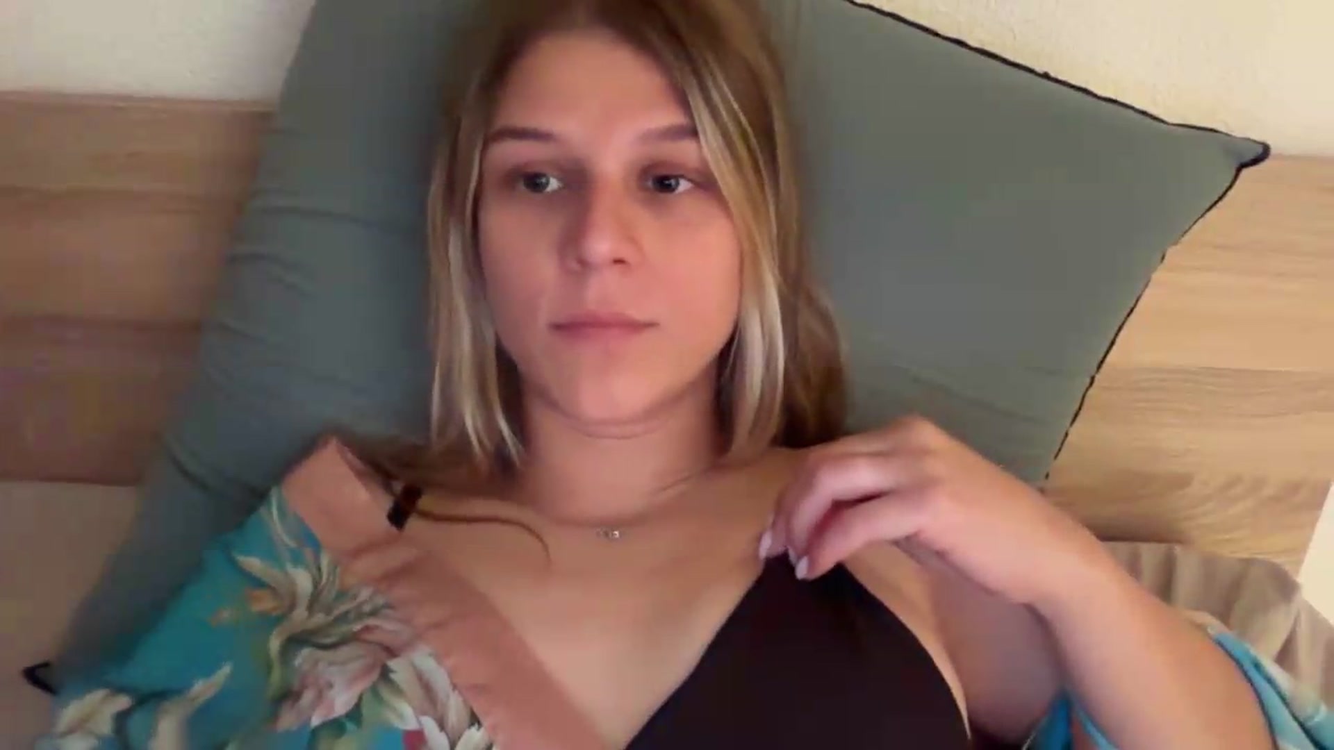 Gallery image thumbnail from Hot_kitty19's myfreecams stream on, 08/26/2026, 18:59 image 14 of 20