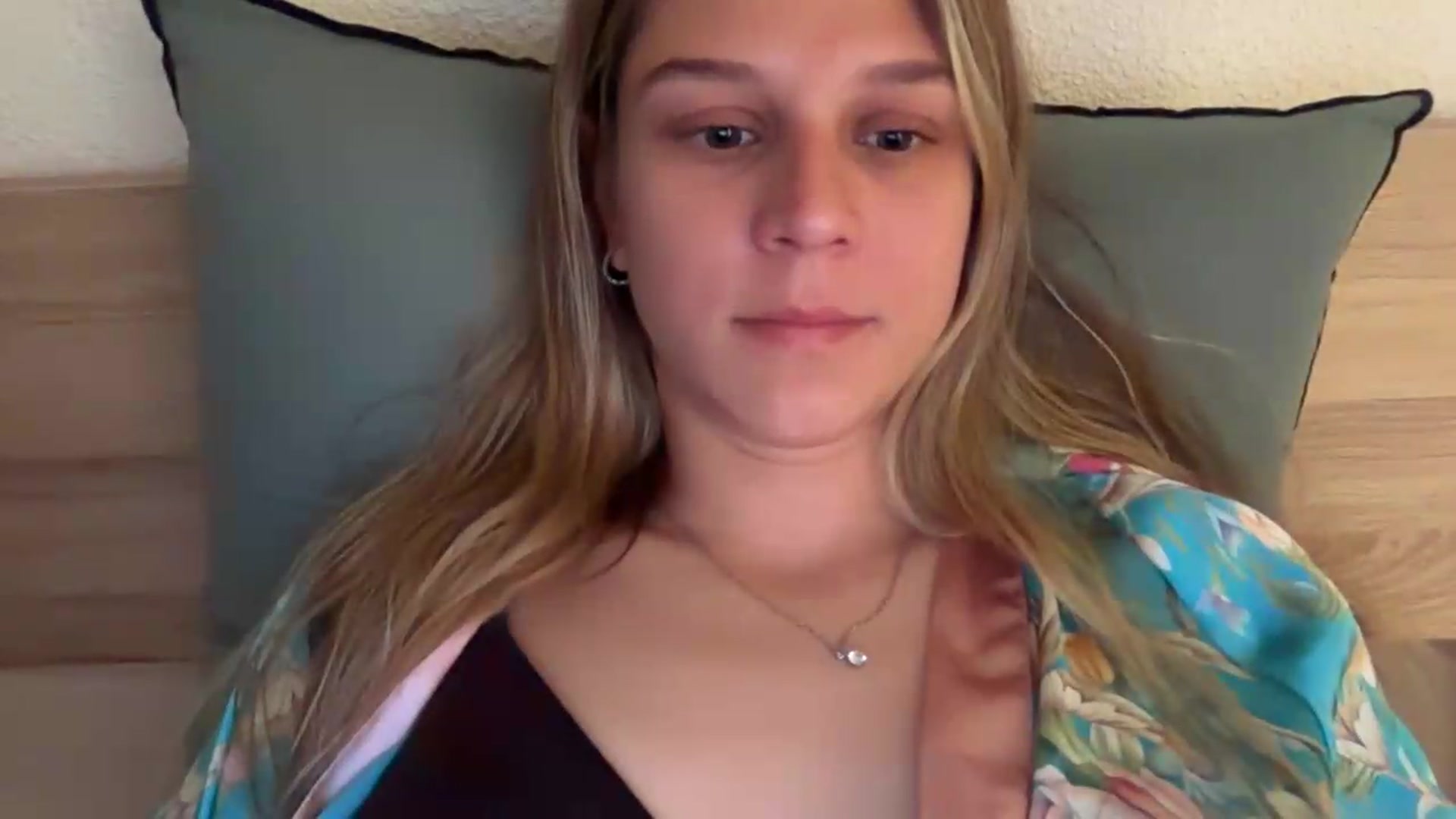 Gallery image thumbnail from Hot_kitty19's myfreecams stream on, 08/26/2026, 20:35 image 16 of 20