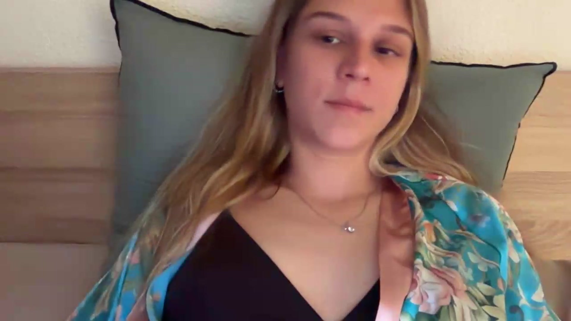 Gallery image thumbnail from Hot_kitty19's myfreecams stream on, 08/26/2026, 20:35 image 14 of 20