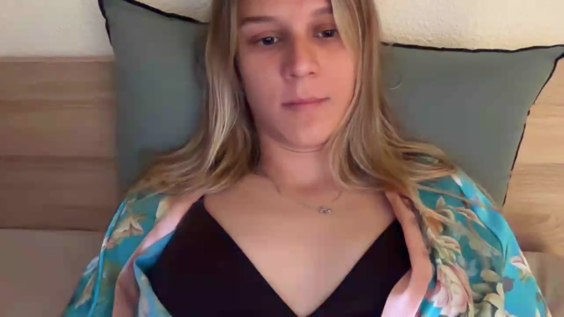 Gallery image thumbnail from Hot_kitty19's myfreecams stream on, 08/26/2026, 20:35 image 6 of 20