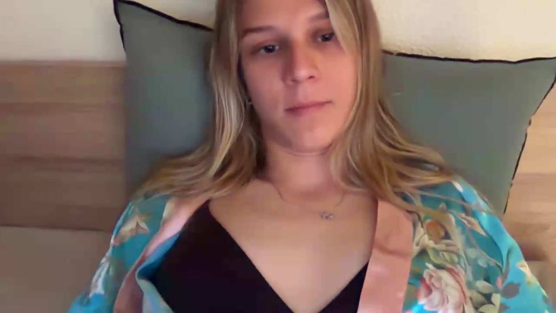 Gallery image thumbnail from Hot_kitty19's myfreecams stream on, 08/26/2026, 20:35 image 5 of 20