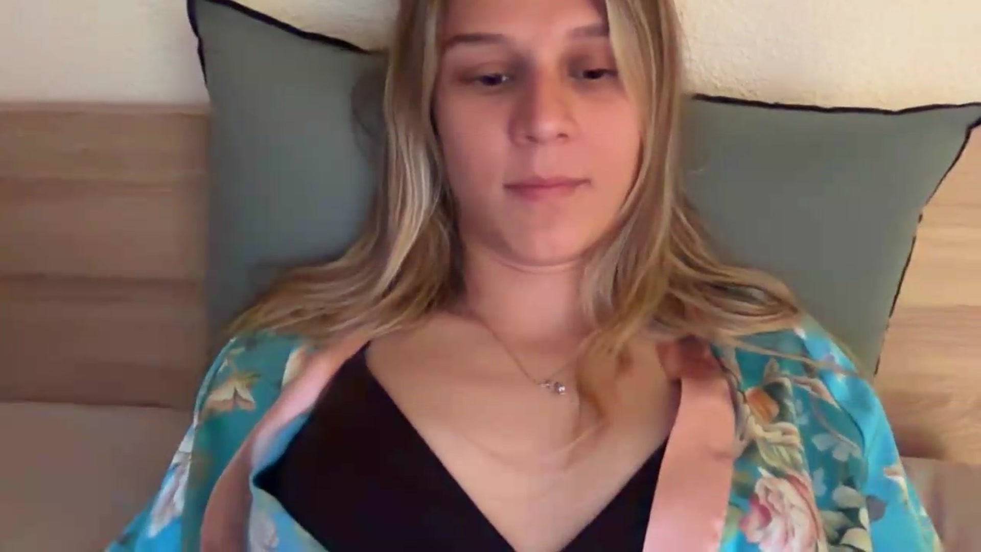 Gallery image thumbnail from Hot_kitty19's myfreecams stream on, 08/26/2026, 20:35 image 2 of 20