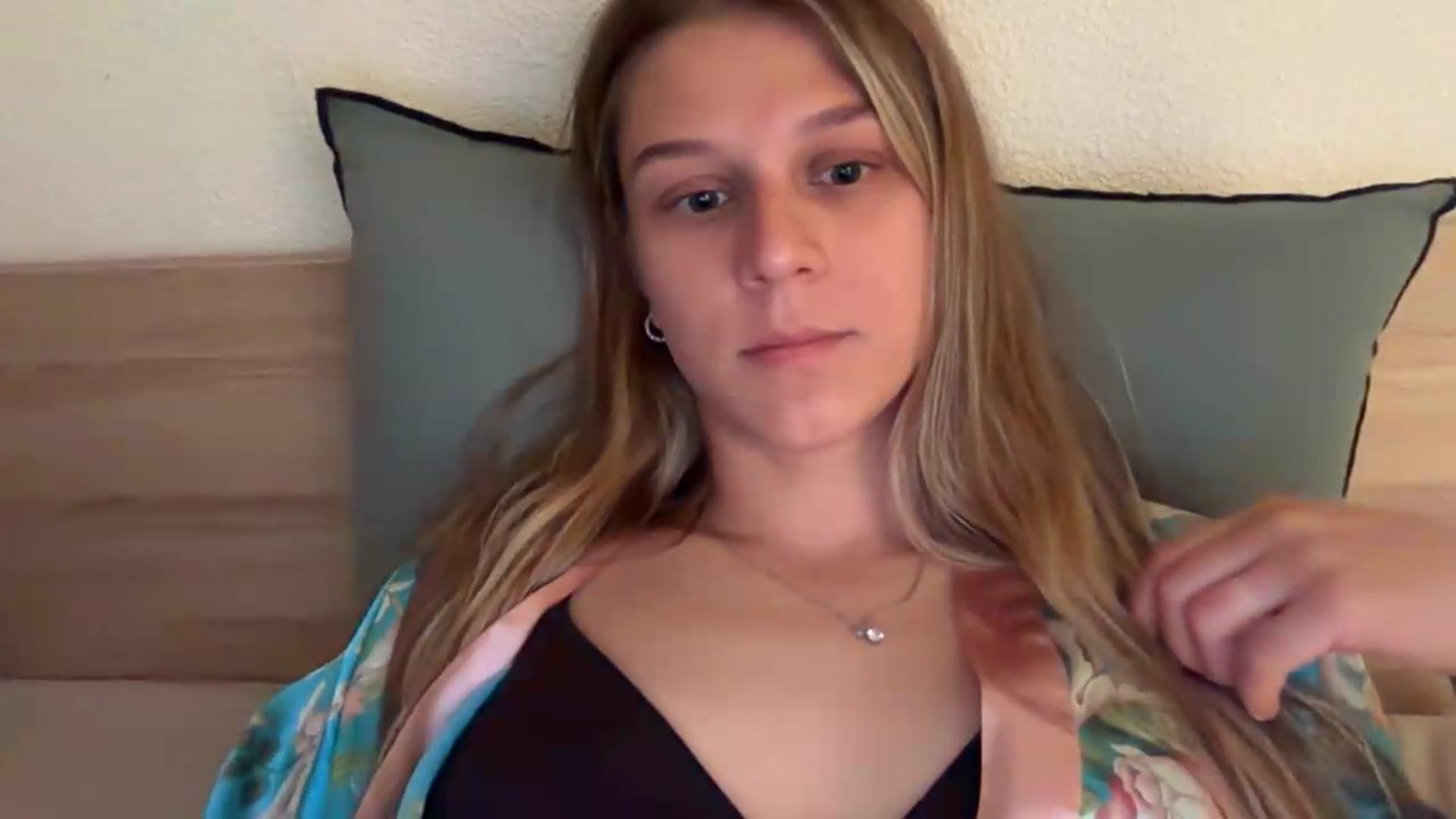 Gallery image thumbnail from Hot_kitty19's myfreecams stream on, 08/26/2026, 20:35 image 8 of 20