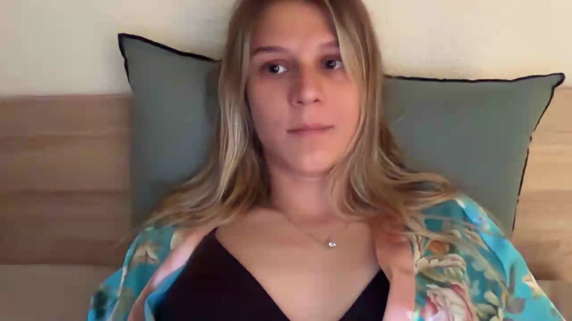 Gallery image thumbnail from Hot_kitty19's myfreecams stream on, 08/26/2026, 20:35 image 7 of 20