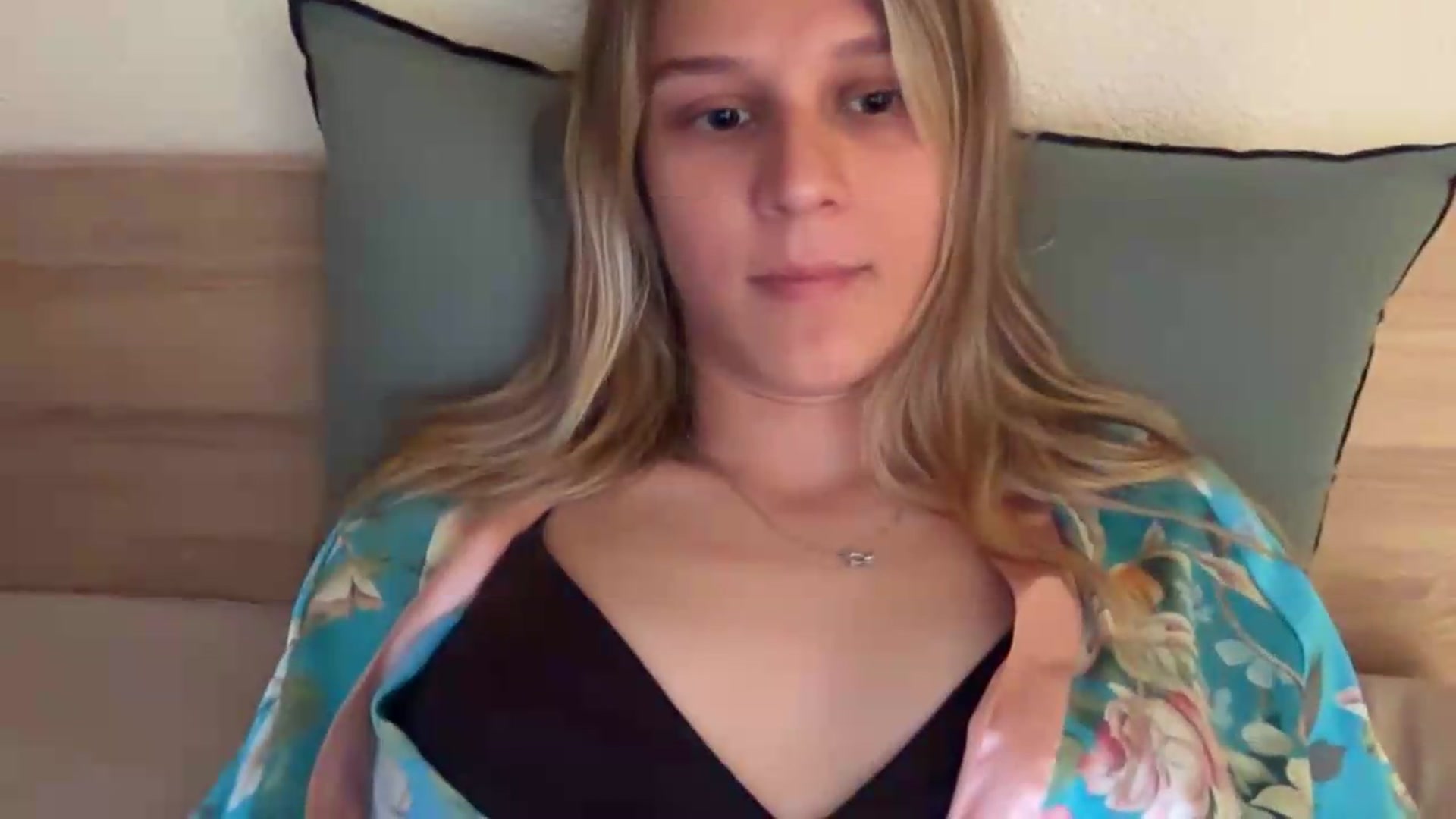 Gallery image thumbnail from Hot_kitty19's myfreecams stream on, 08/26/2026, 20:35 image 3 of 20