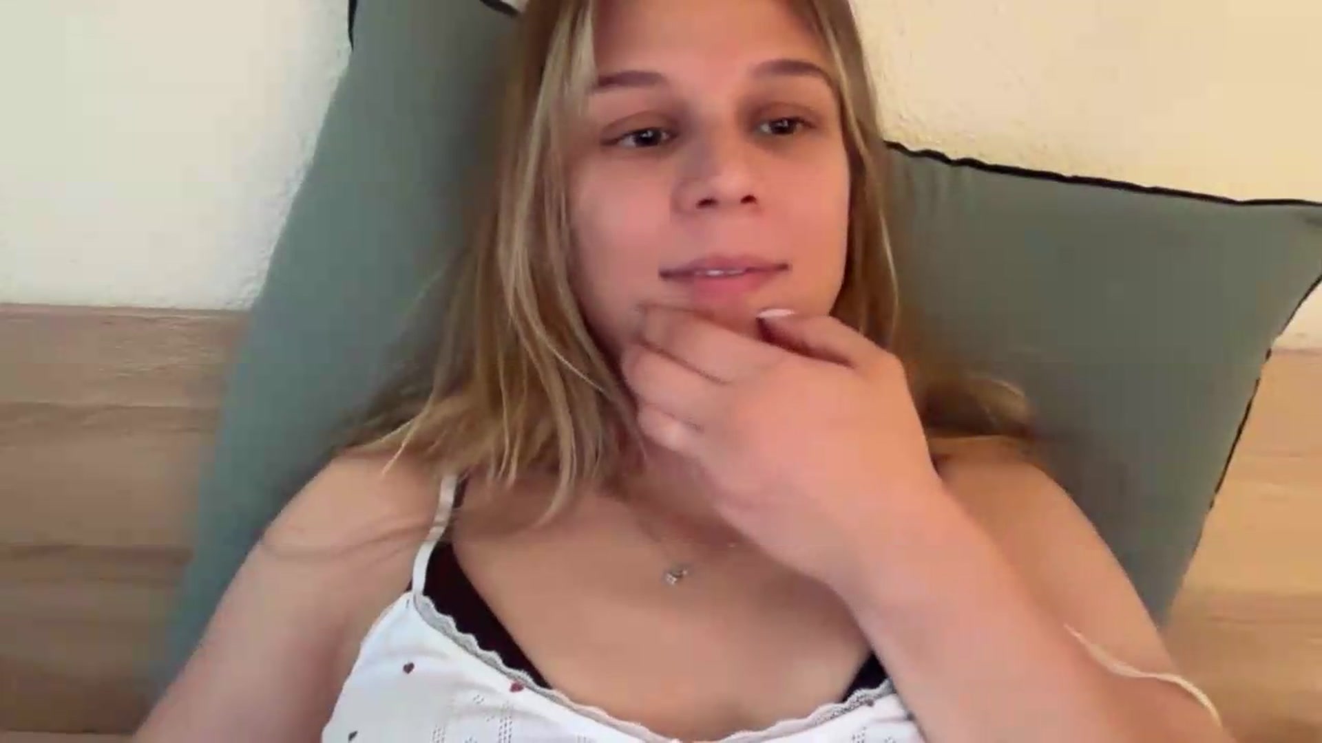 Gallery image thumbnail from Hot_kitty19's myfreecams stream on, 08/30/2026, 17:46 image 9 of 20
