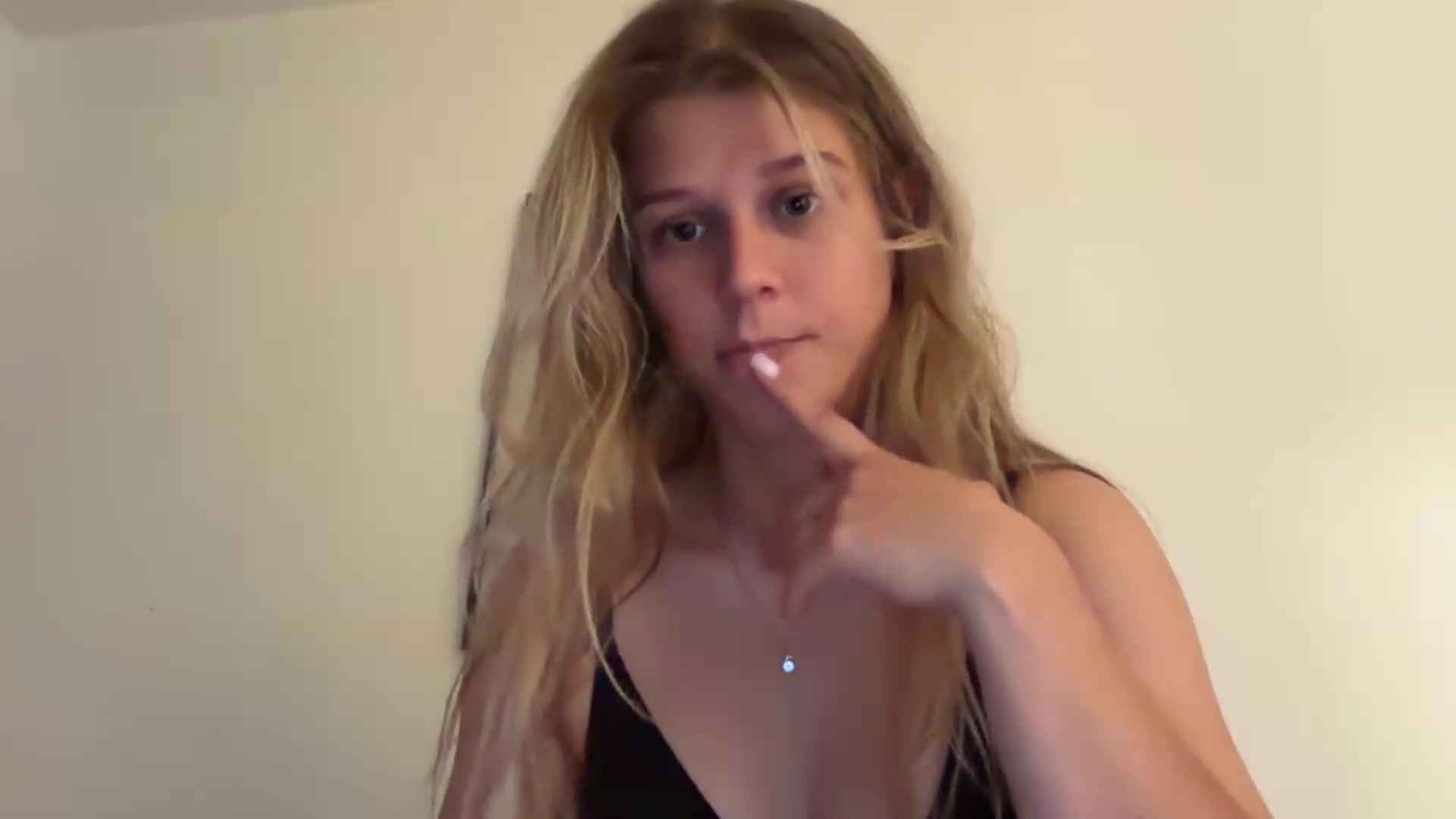 Gallery image thumbnail from Hot_kitty19's myfreecams stream on, 08/30/2026, 18:39 image 7 of 20