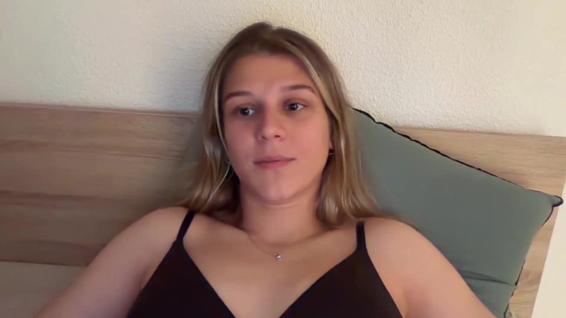 Gallery image thumbnail from Hot_kitty19's myfreecams stream on, 08/30/2026, 18:39 image 17 of 20