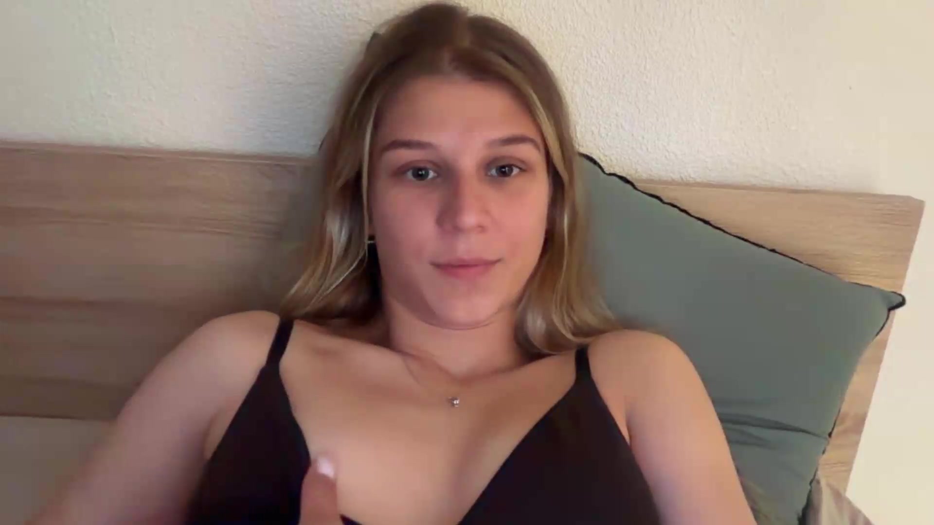Gallery image thumbnail from Hot_kitty19's myfreecams stream on, 08/30/2026, 18:39 image 15 of 20