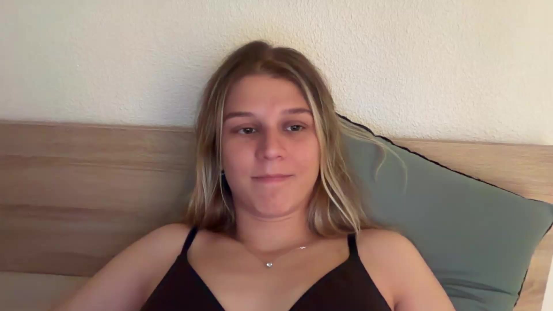 Gallery image thumbnail from Hot_kitty19's myfreecams stream on, 08/30/2026, 18:39 image 19 of 20