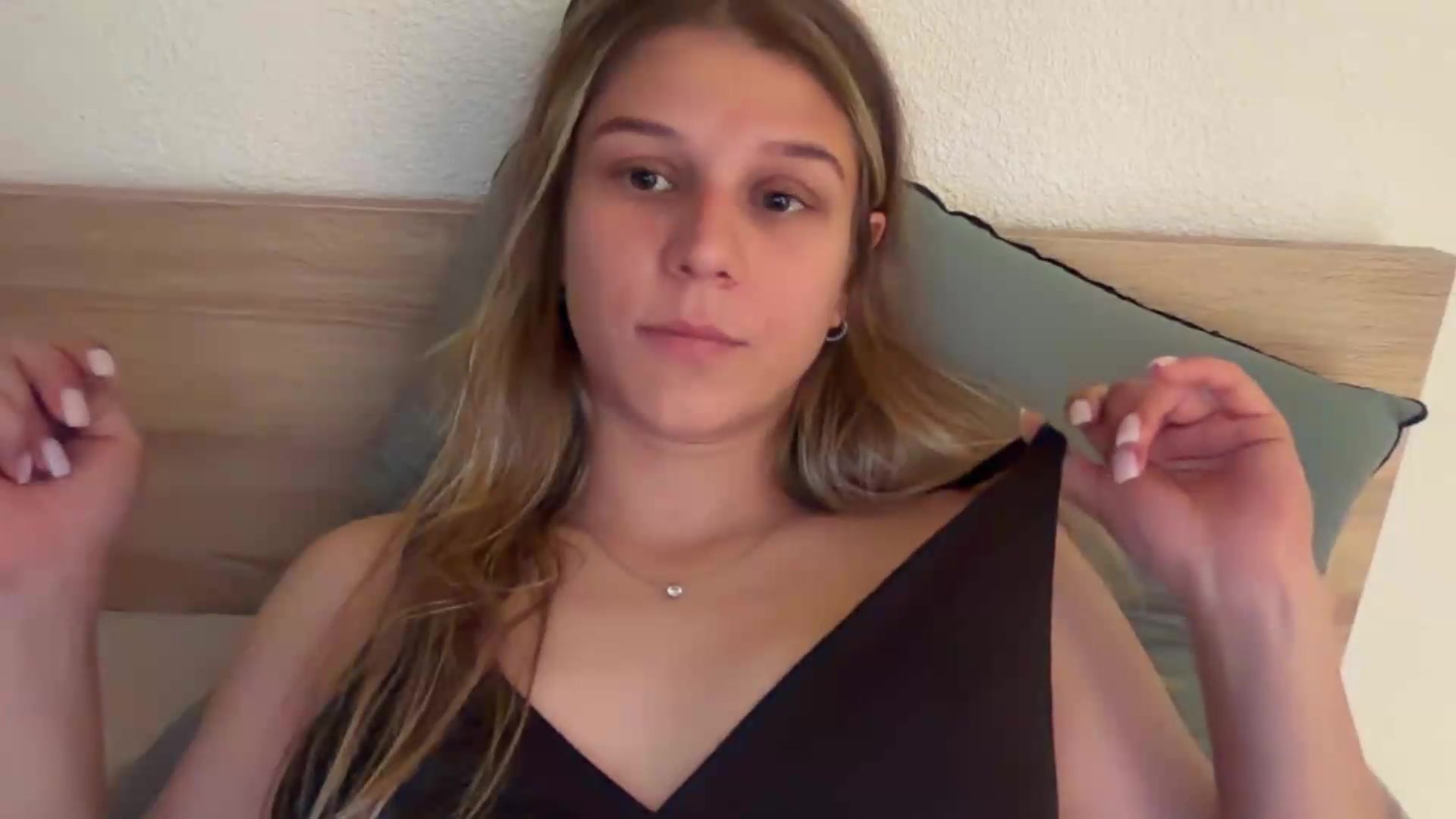 Gallery image thumbnail from Hot_kitty19's myfreecams stream on, 08/30/2026, 18:39 image 13 of 20