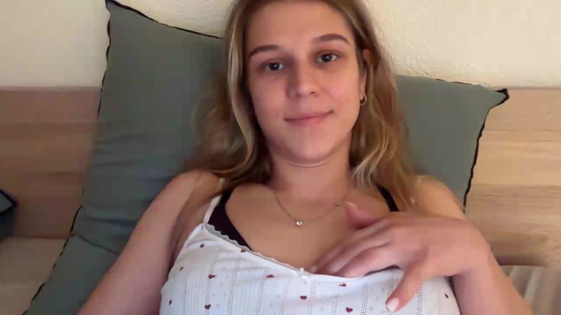 Gallery image thumbnail from Hot_kitty19's myfreecams stream on, 09/08/2026, 20:48 image 2 of 20