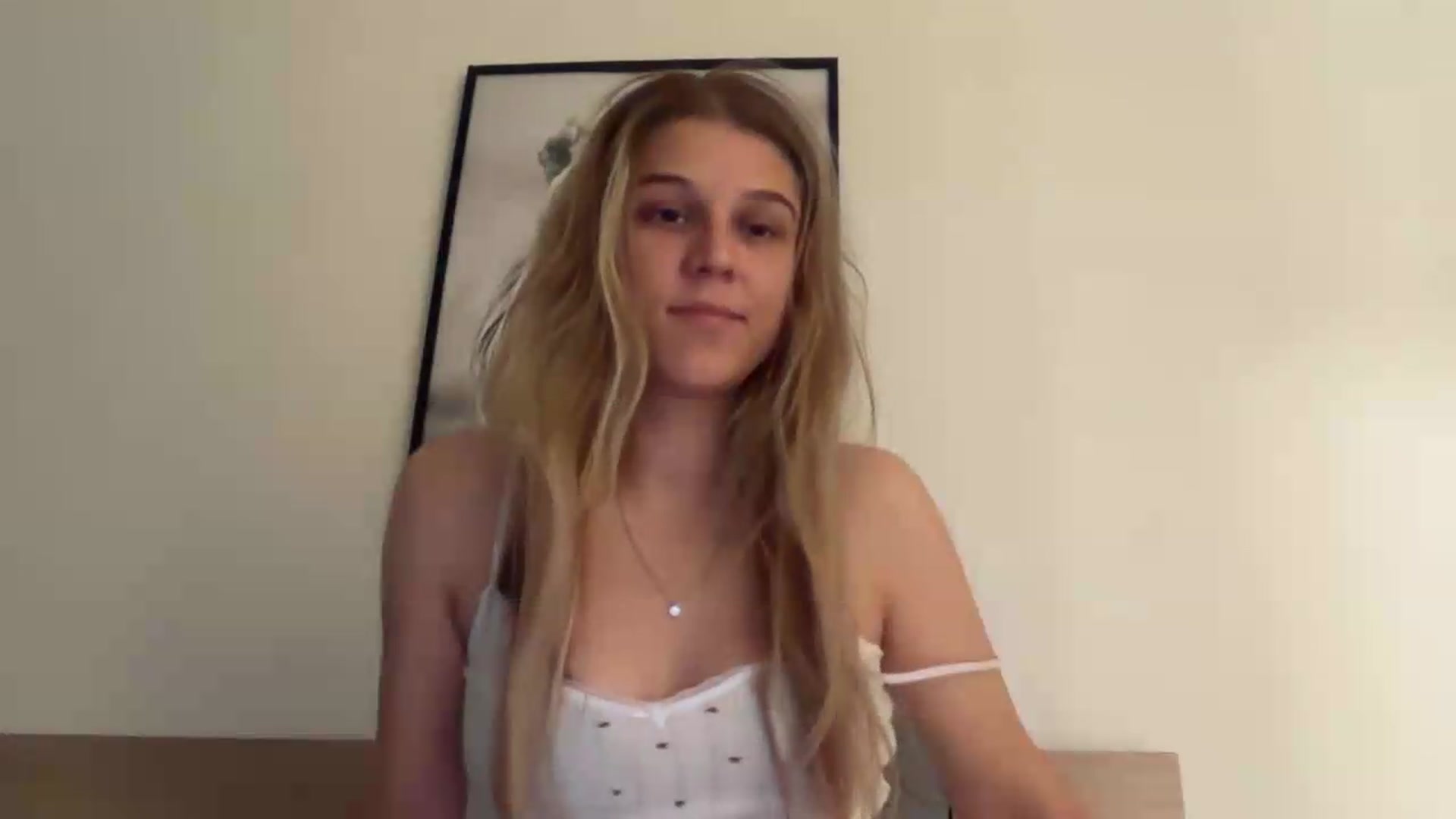 Gallery image thumbnail from Hot_kitty19's myfreecams stream on, 09/08/2026, 20:48 image 18 of 20