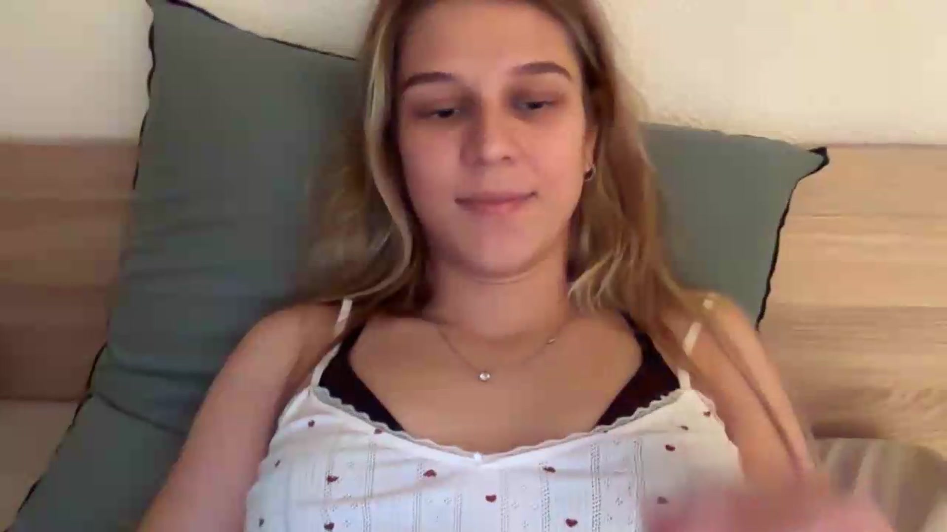 Gallery image thumbnail from Hot_kitty19's myfreecams stream on, 09/08/2026, 20:48 image 3 of 20