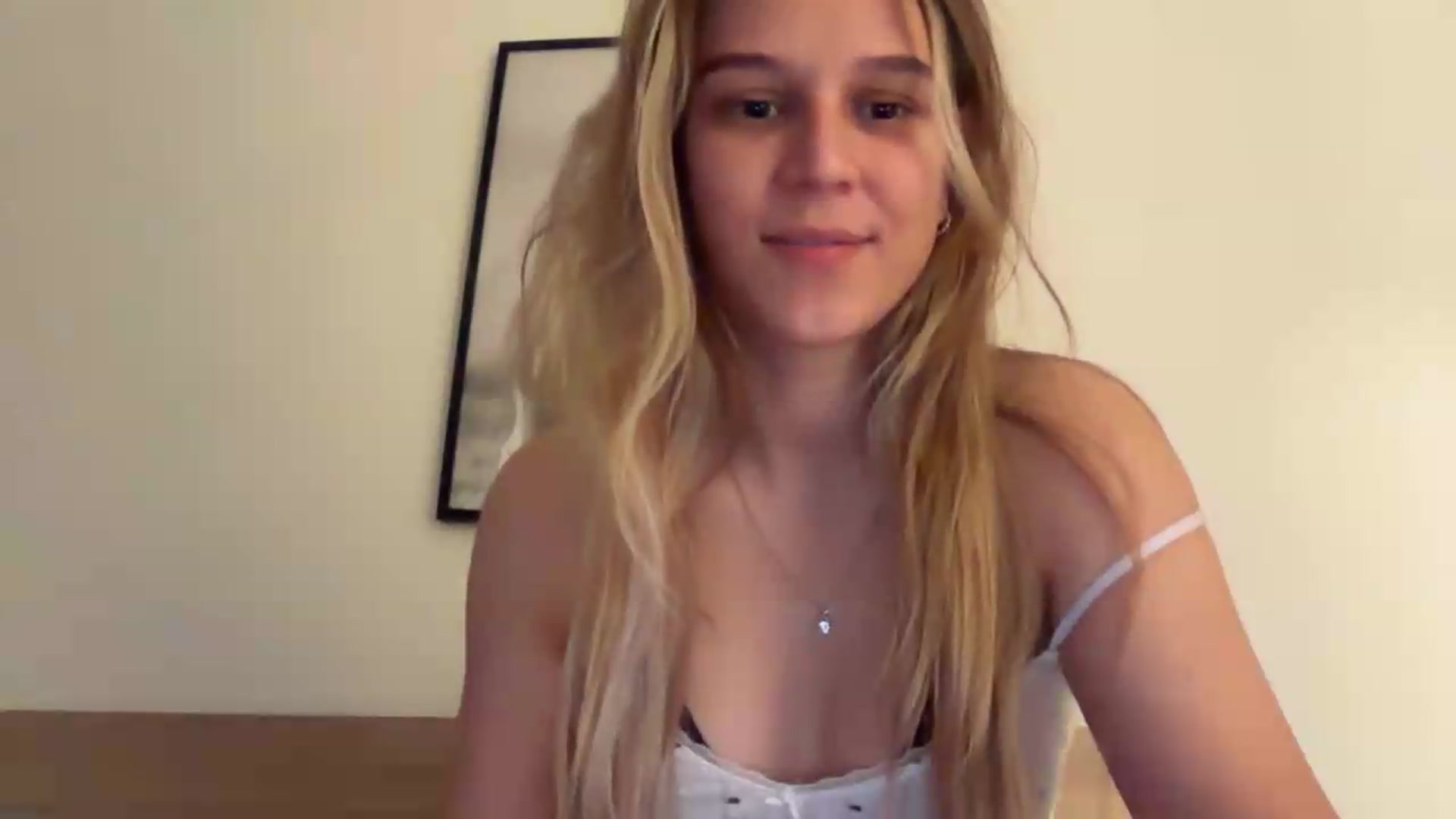 Gallery image thumbnail from Hot_kitty19's myfreecams stream on, 09/08/2026, 20:48 image 7 of 20