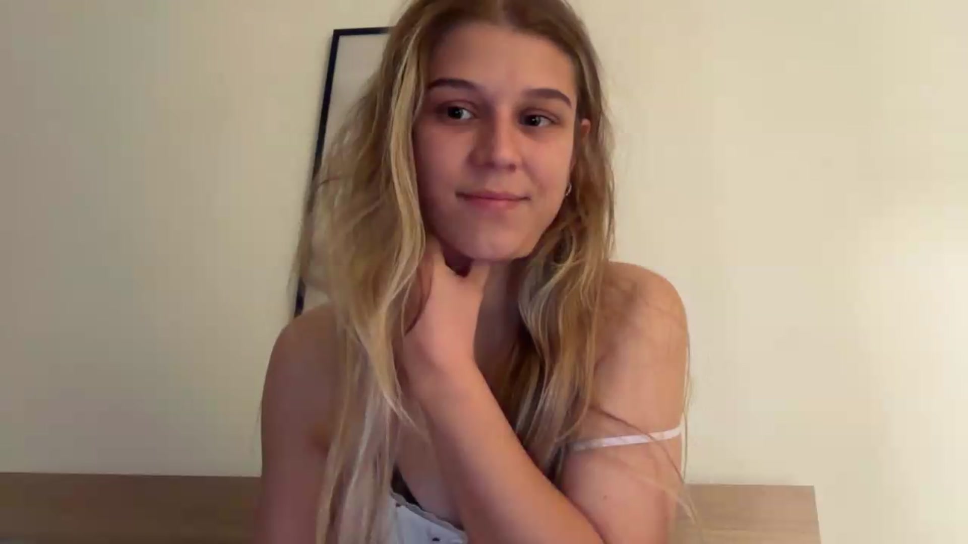 Gallery image thumbnail from Hot_kitty19's myfreecams stream on, 09/08/2026, 20:48 image 10 of 20