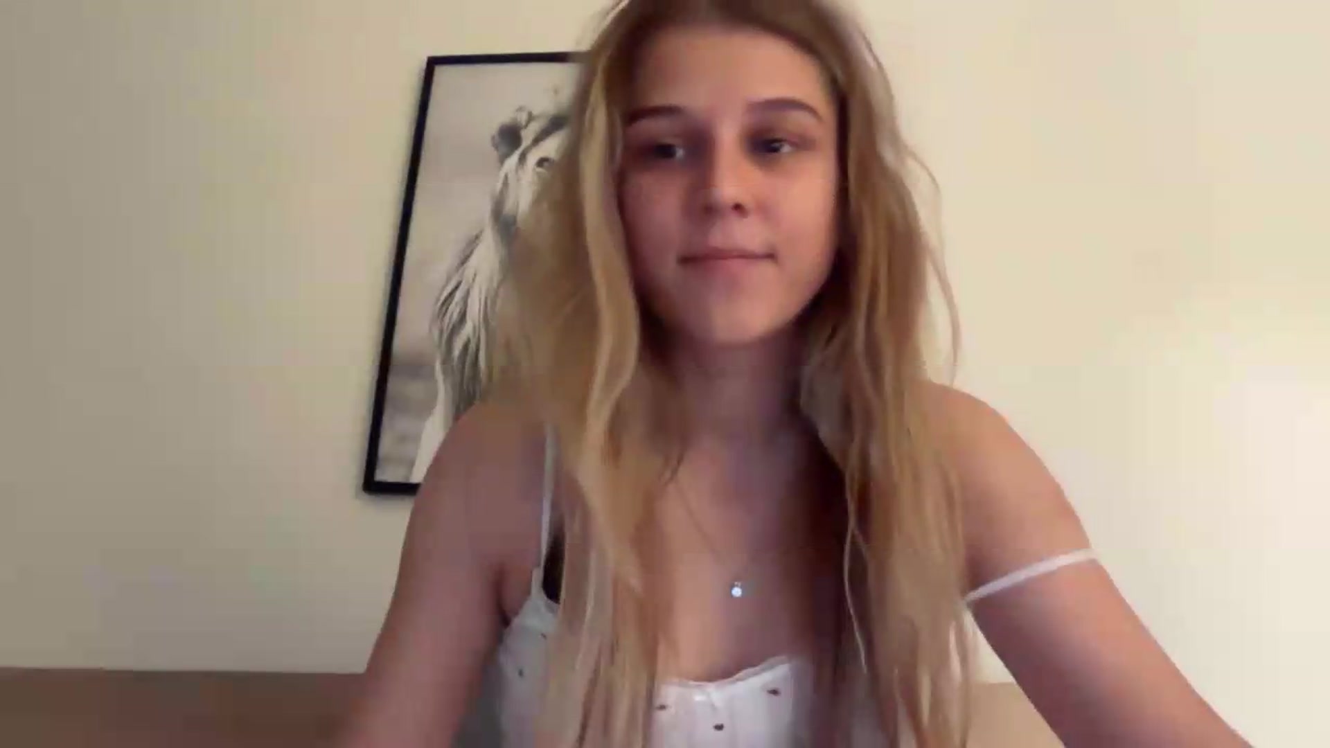 Gallery image thumbnail from Hot_kitty19's myfreecams stream on, 09/08/2026, 20:48 image 15 of 20