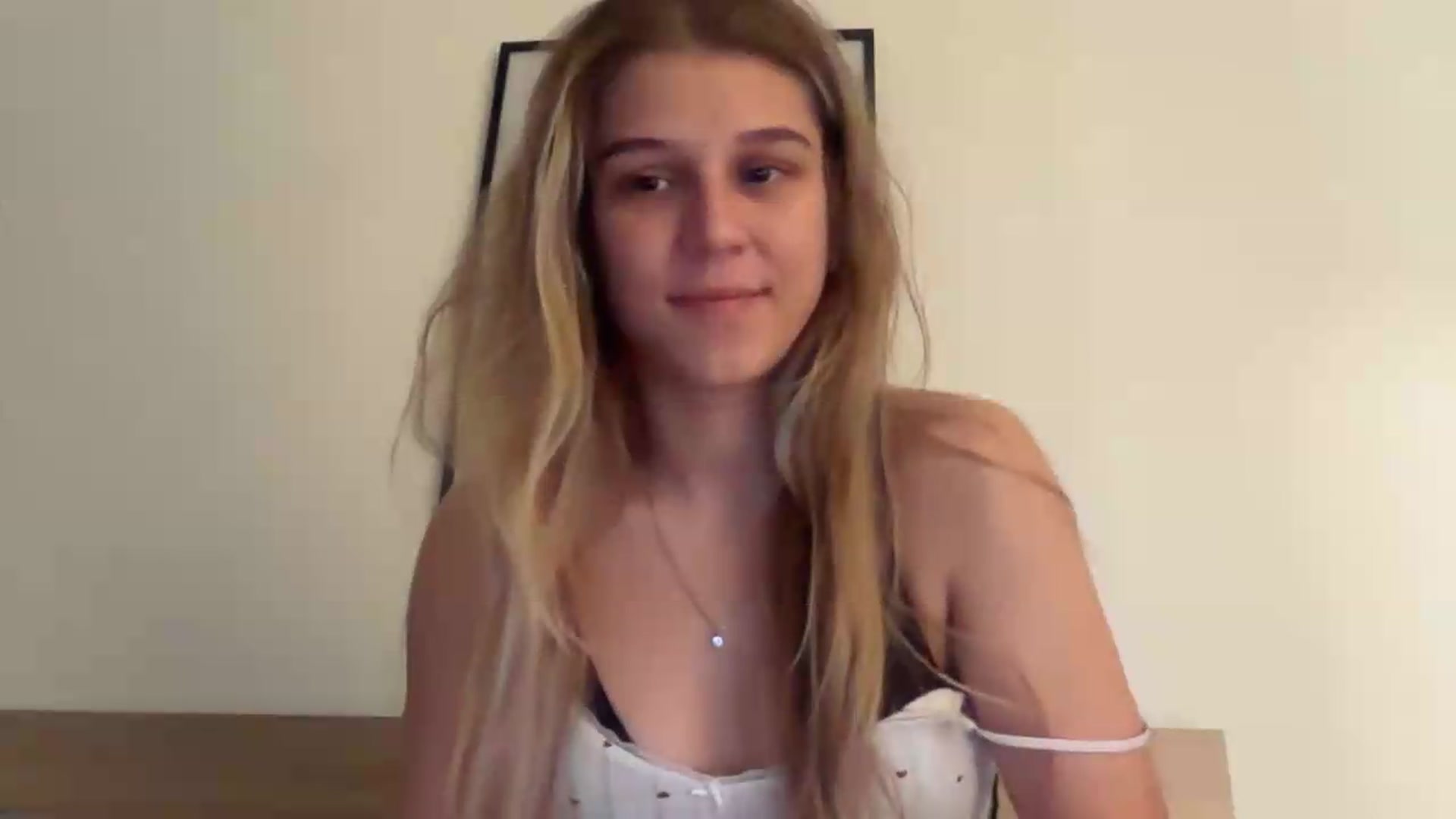 Gallery image thumbnail from Hot_kitty19's myfreecams stream on, 09/08/2026, 20:48 image 14 of 20
