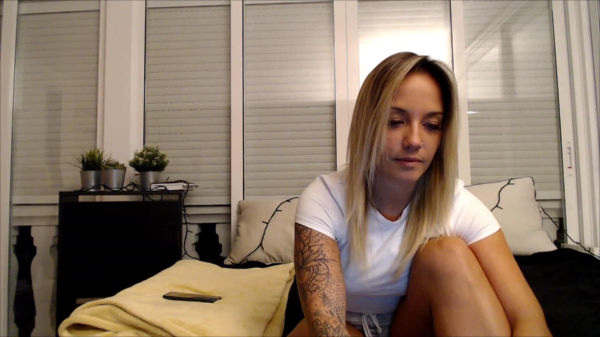 Gallery image thumbnail from Hotangelalli's myfreecams stream on, 11/21/2022, 20:34 image 17 of 20