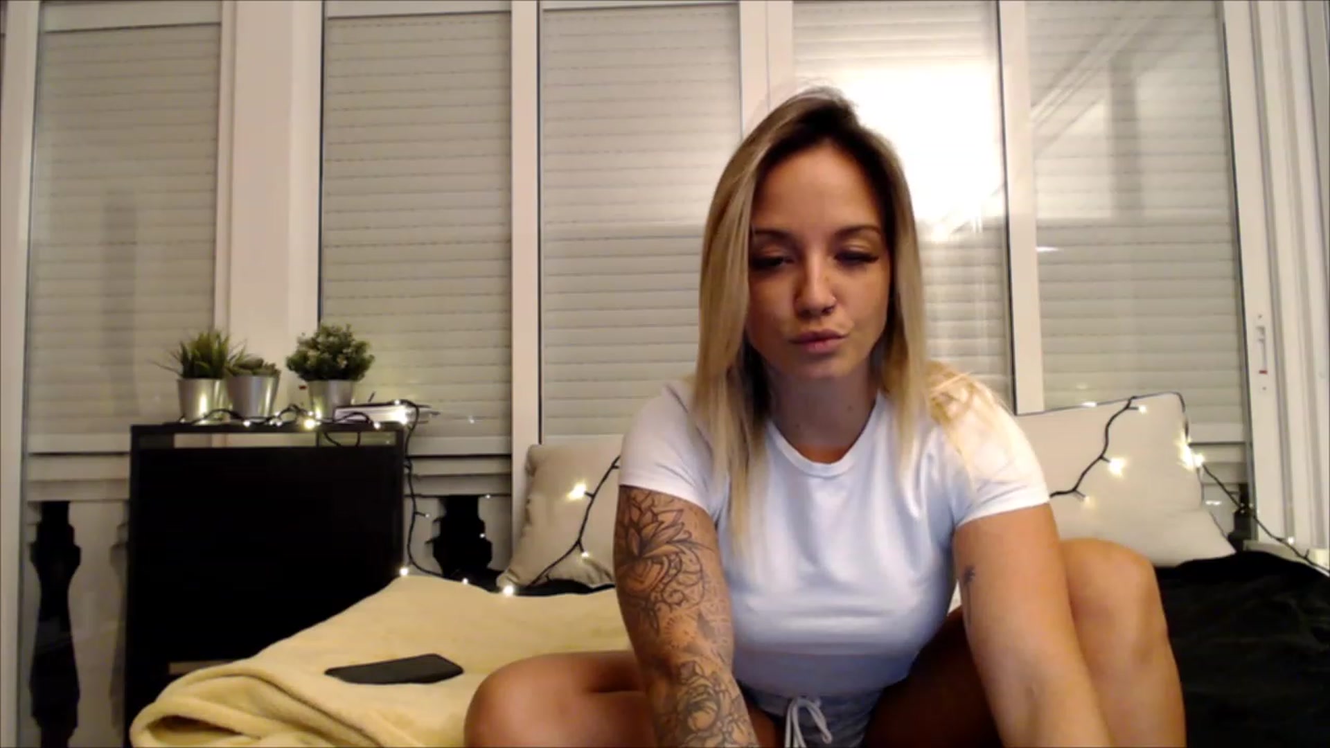 Gallery image thumbnail from Hotangelalli's myfreecams stream on, 11/21/2022, 20:34 image 9 of 20