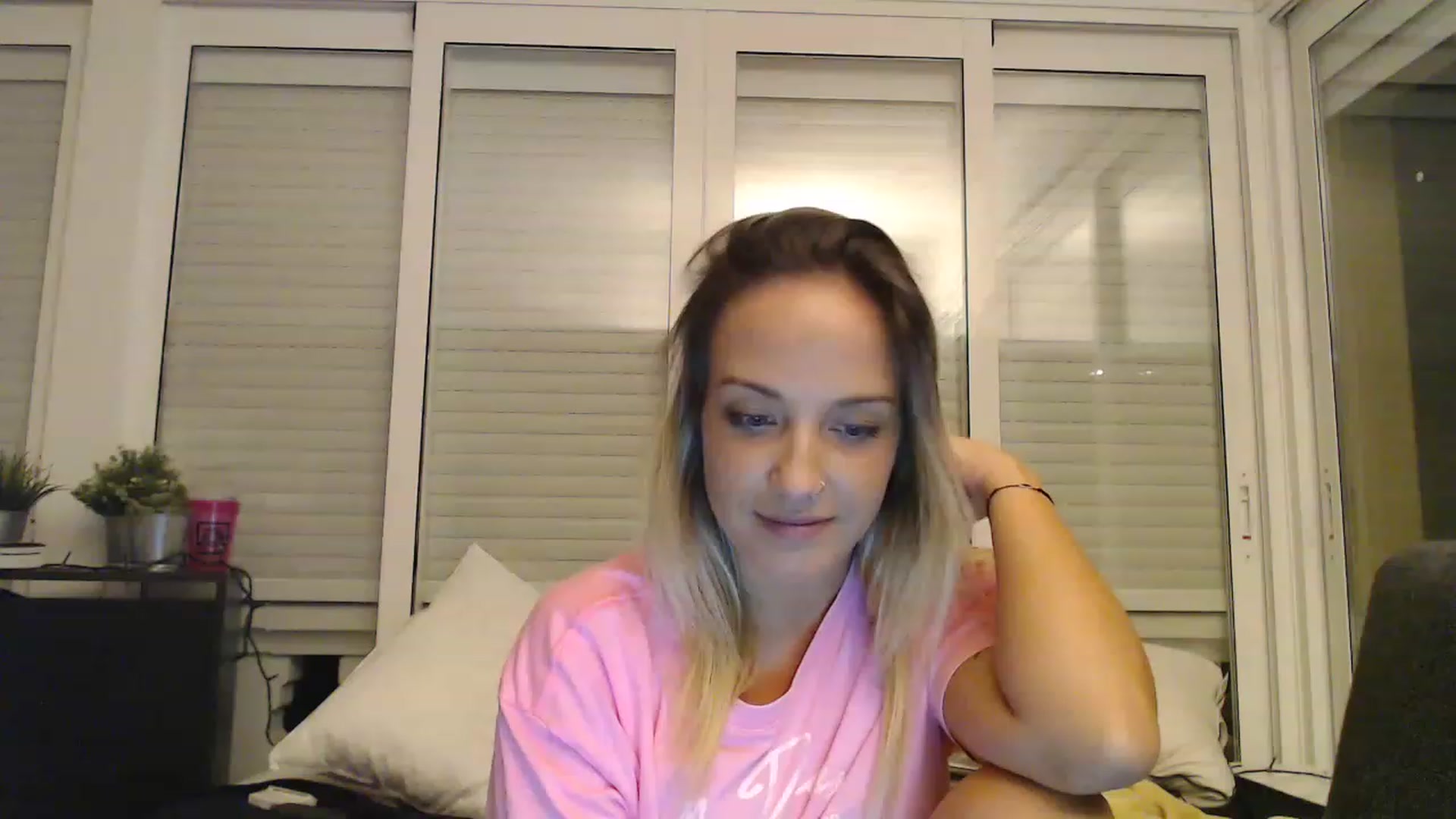 Gallery image thumbnail from Hotangelalli's myfreecams stream on, 11/26/2022, 23:51 image 11 of 20
